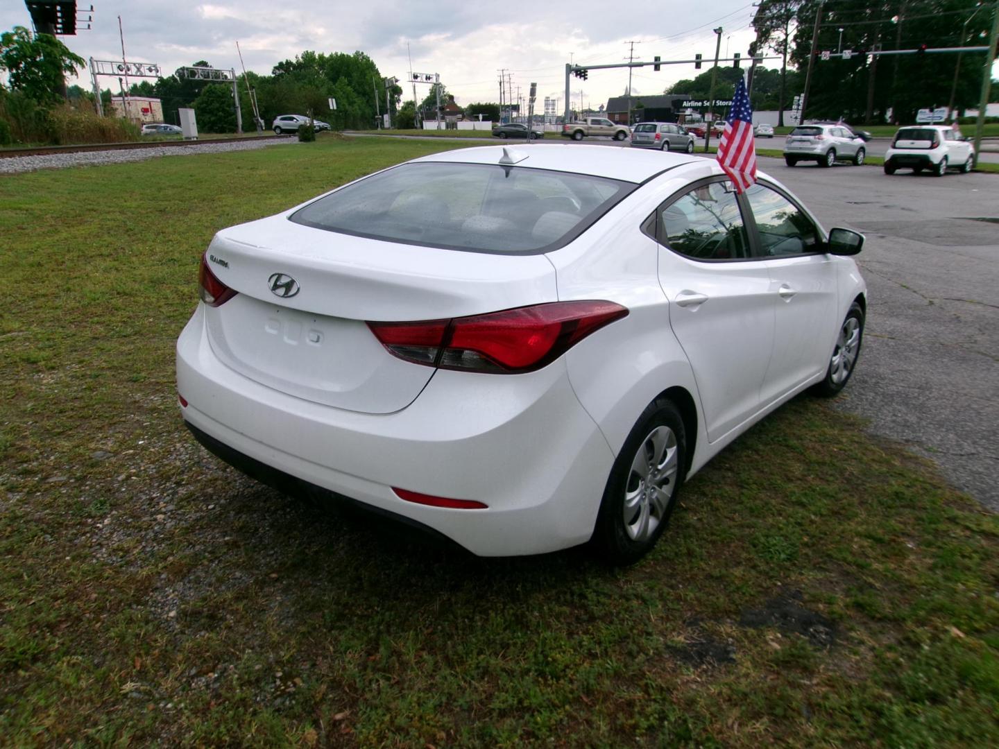 2016 White Hyundai Elantra Limited (5NPDH4AE1GH) with an 1.8L L4 DOHC 16V engine, 6-Speed Automatic transmission, located at 2553 Airline Blvd, Portsmouth, VA, 23701, (757) 488-8331, 36.813889, -76.357597 - ***VEHICLE TERMS*** Down Payment: $999 Weekly Payment: $115 APR: 23.9% Repayment Terms: 42 Months *** CALL ELIZABETH SMITH - DIRECTOR OF MARKETING @ 757-488-8331 TO SCHEDULE YOUR APPOINTMENT TODAY AND GET PRE-APPROVED RIGHT OVER THE PHONE*** - Photo#5