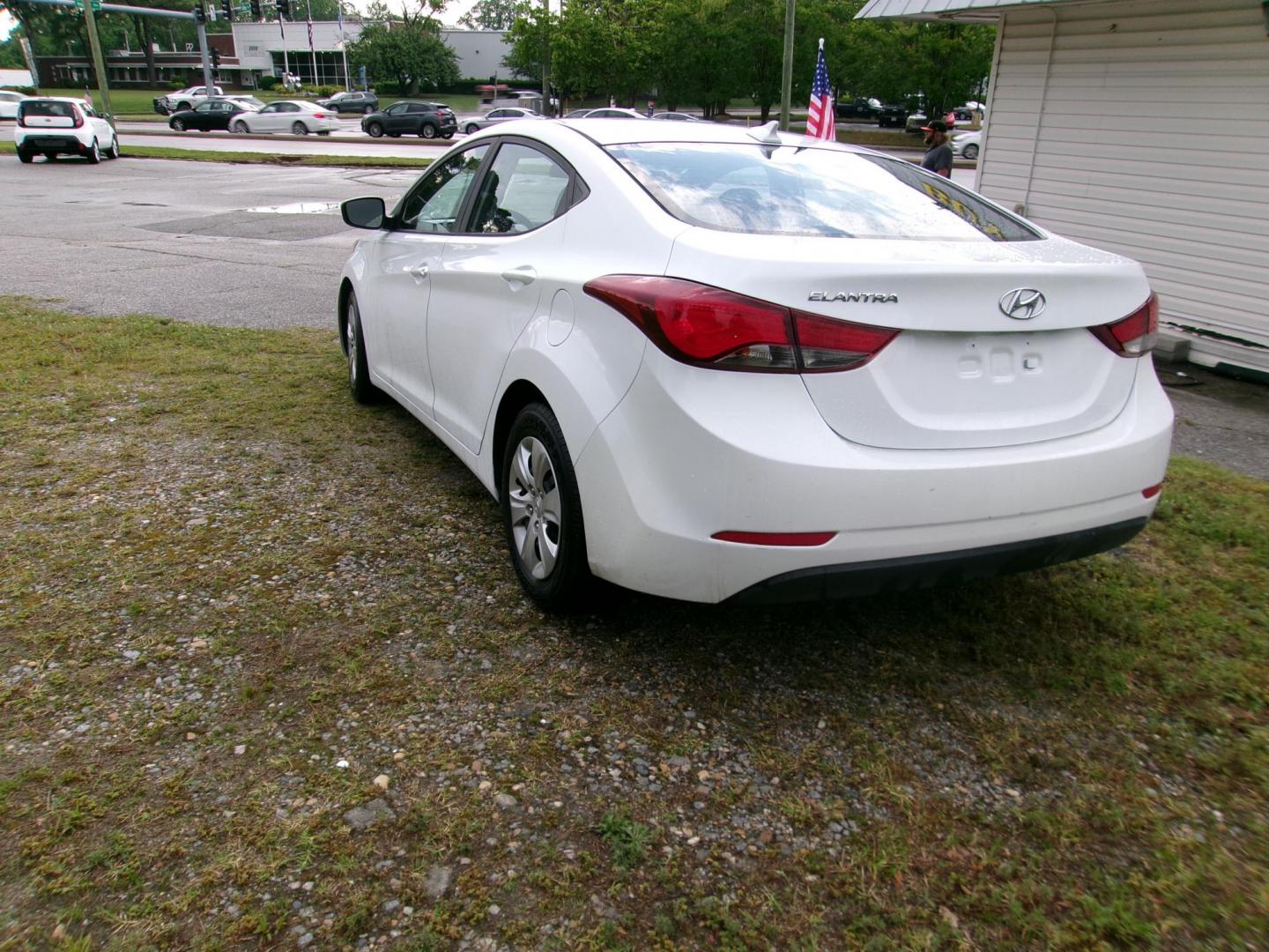 2016 White Hyundai Elantra Limited (5NPDH4AE1GH) with an 1.8L L4 DOHC 16V engine, 6-Speed Automatic transmission, located at 2553 Airline Blvd, Portsmouth, VA, 23701, (757) 488-8331, 36.813889, -76.357597 - ***VEHICLE TERMS*** Down Payment: $999 Weekly Payment: $115 APR: 23.9% Repayment Terms: 42 Months *** CALL ELIZABETH SMITH - DIRECTOR OF MARKETING @ 757-488-8331 TO SCHEDULE YOUR APPOINTMENT TODAY AND GET PRE-APPROVED RIGHT OVER THE PHONE*** - Photo#7