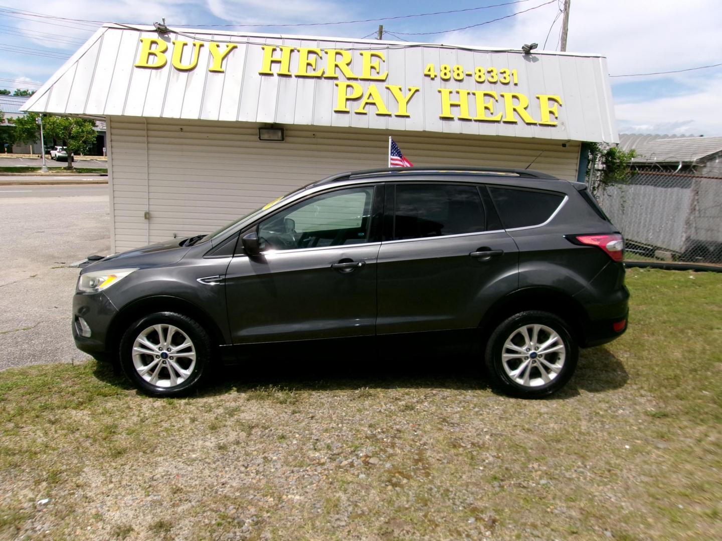 2017 Gray Ford Escape SE 4WD (1FMCU9GD5HU) with an 1.5L L4 DOHC 16V engine, 6A transmission, located at 2553 Airline Blvd, Portsmouth, VA, 23701, (757) 488-8331, 36.813889, -76.357597 - Photo#0