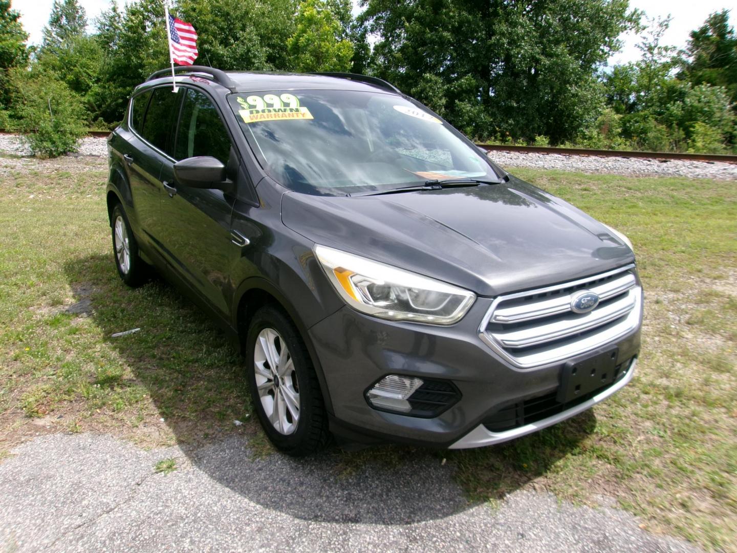 2017 Gray Ford Escape SE 4WD (1FMCU9GD5HU) with an 1.5L L4 DOHC 16V engine, 6A transmission, located at 2553 Airline Blvd, Portsmouth, VA, 23701, (757) 488-8331, 36.813889, -76.357597 - Photo#3
