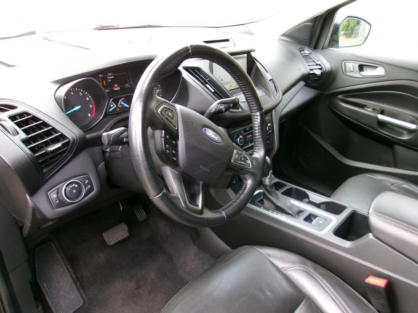 2017 Gray Ford Escape SE 4WD (1FMCU9GD5HU) with an 1.5L L4 DOHC 16V engine, 6A transmission, located at 2553 Airline Blvd, Portsmouth, VA, 23701, (757) 488-8331, 36.813889, -76.357597 - Photo#9