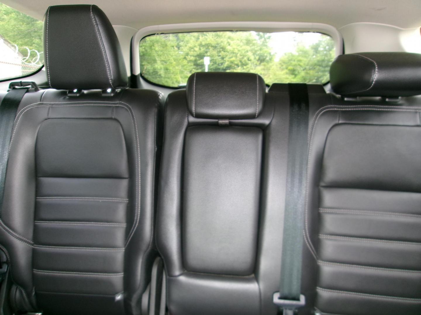 2017 Gray Ford Escape SE 4WD (1FMCU9GD5HU) with an 1.5L L4 DOHC 16V engine, 6A transmission, located at 2553 Airline Blvd, Portsmouth, VA, 23701, (757) 488-8331, 36.813889, -76.357597 - Photo#10