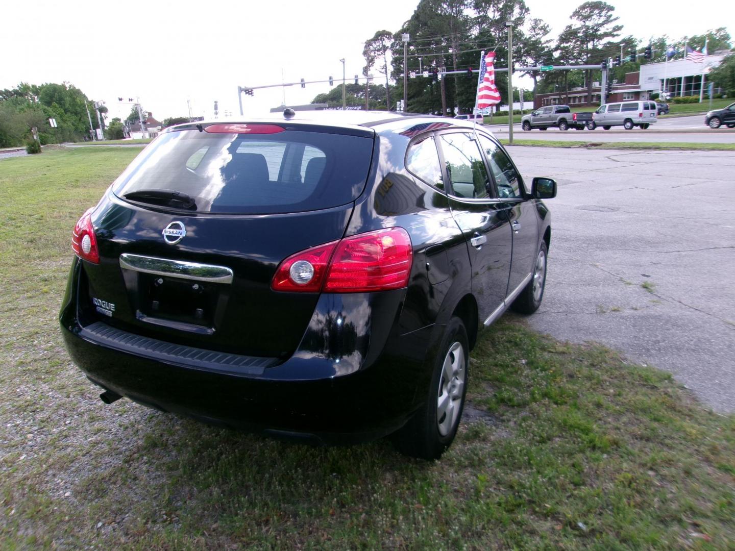 2015 Black Nissan Rogue Select S 2WD (JN8AS5MTXFW) with an 2.5L L4 DOHC 16V engine, Continuously Variable Transmission transmission, located at 2553 Airline Blvd, Portsmouth, VA, 23701, (757) 488-8331, 36.813889, -76.357597 - ***VEHICLE TERMS*** Down Payment: $799 Weekly Payment: $115 APR: 23.9% Repayment Terms: 42 Months *** CALL ELIZABETH SMITH - DIRECTOR OF MARKETING @ 757-488-8331 TO SCHEDULE YOUR APPOINTMENT TODAY AND GET PRE-APPROVED RIGHT OVER THE PHONE*** - Photo#5