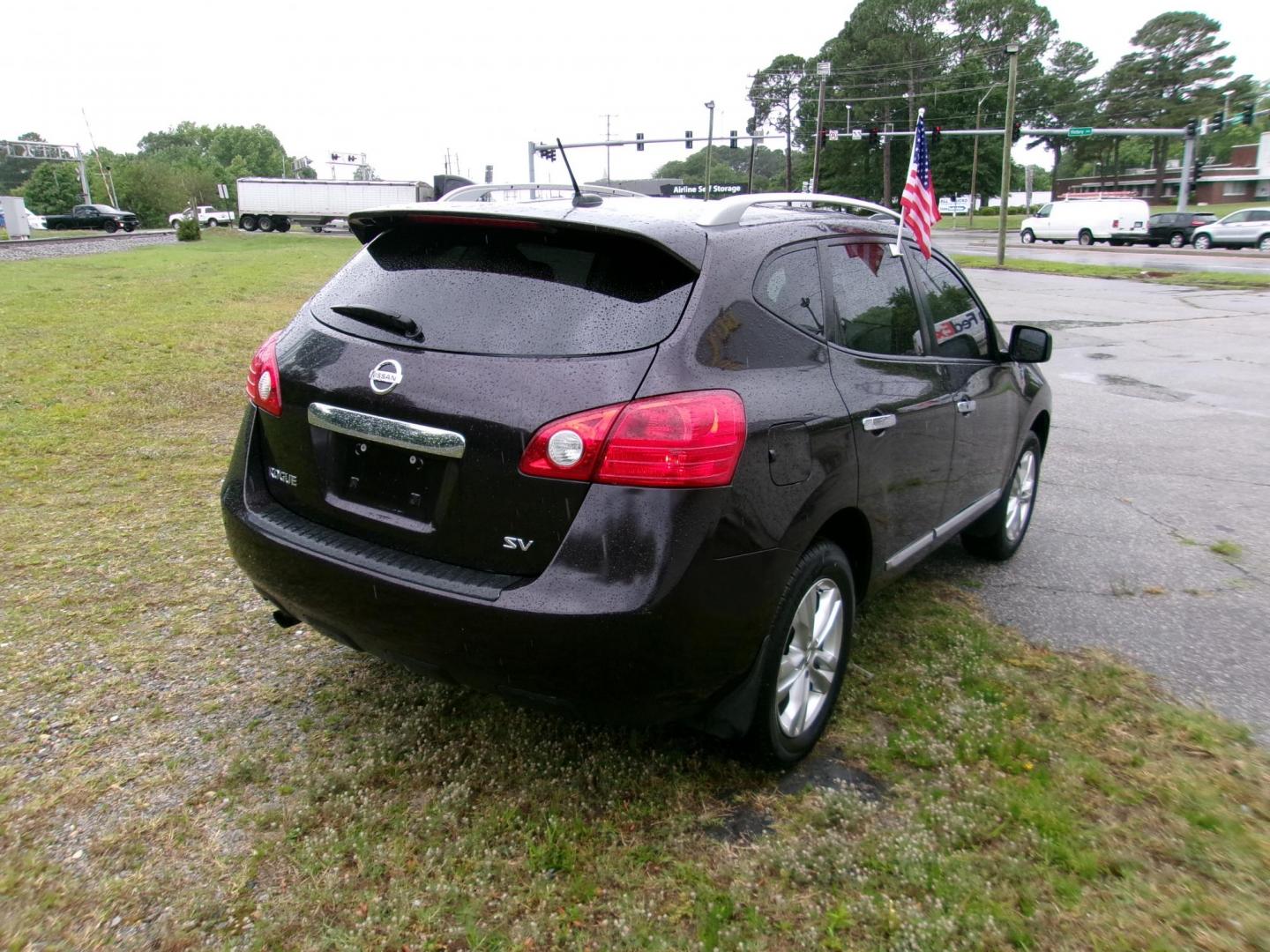 2013 Black Nissan Rogue S 2WD (JN8AS5MT8DW) with an 2.5L L4 DOHC 16V engine, Continuously Variable Transmission transmission, located at 2553 Airline Blvd, Portsmouth, VA, 23701, (757) 488-8331, 36.813889, -76.357597 - Photo#5