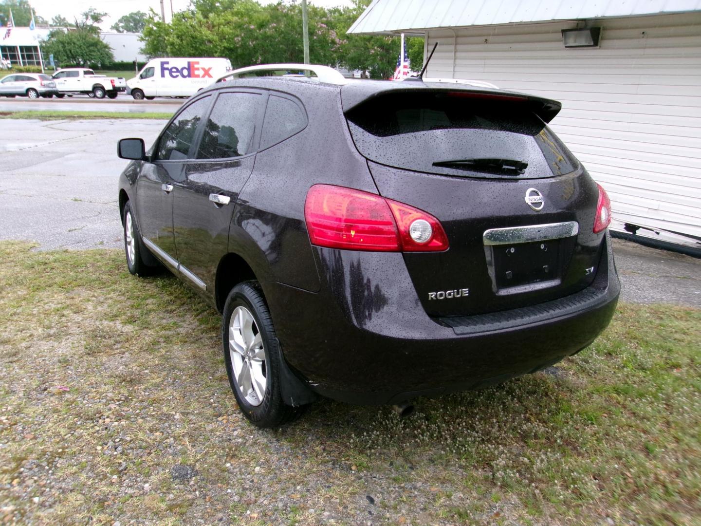 2013 Black Nissan Rogue S 2WD (JN8AS5MT8DW) with an 2.5L L4 DOHC 16V engine, Continuously Variable Transmission transmission, located at 2553 Airline Blvd, Portsmouth, VA, 23701, (757) 488-8331, 36.813889, -76.357597 - Photo#7