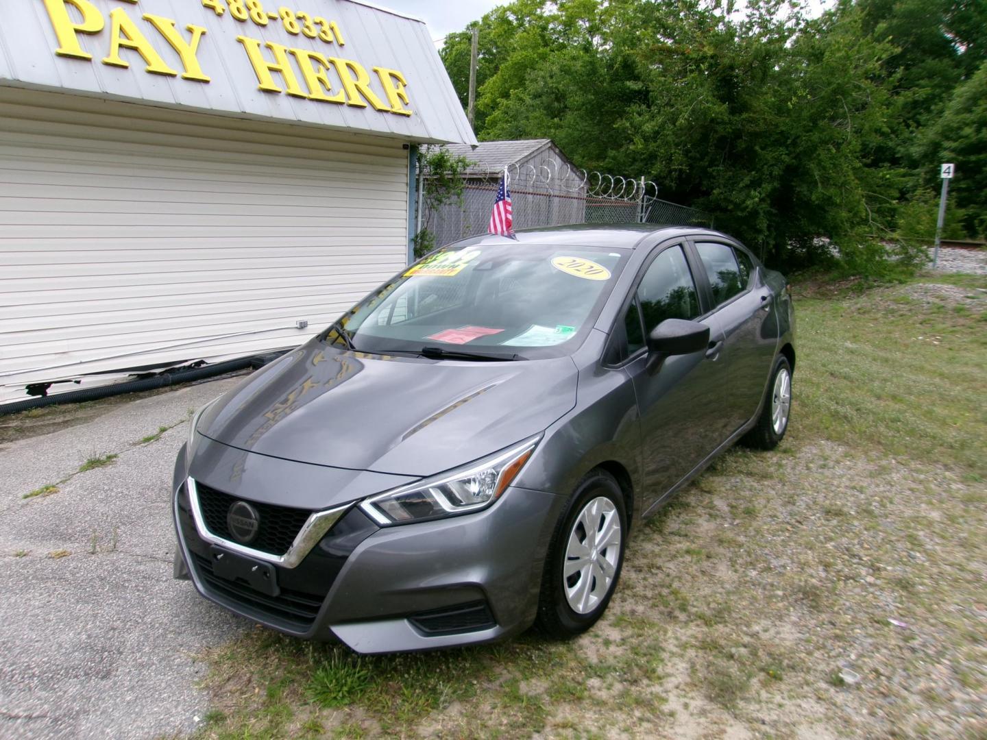 2020 gray Nissan Versa S CVT (3N1CN8DV0LL) with an 1.6L L4 DOHC 16V engine, CVT transmission, located at 2553 Airline Blvd, Portsmouth, VA, 23701, (757) 488-8331, 36.813889, -76.357597 - Photo#1