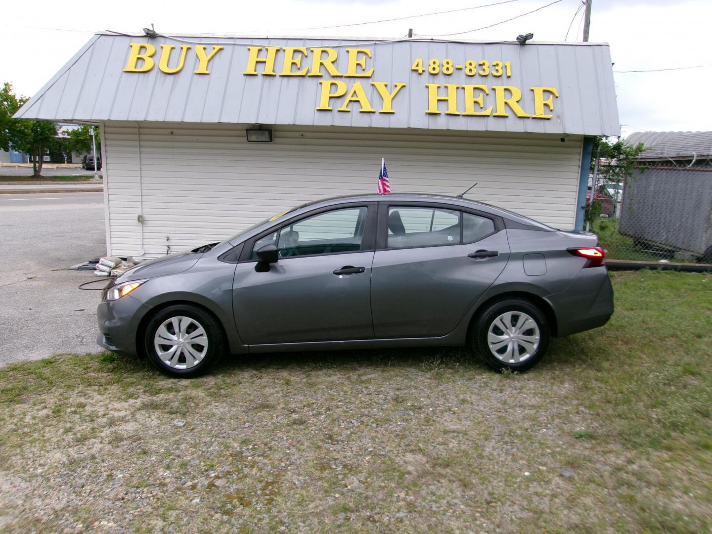 2020 gray Nissan Versa S CVT (3N1CN8DV0LL) with an 1.6L L4 DOHC 16V engine, CVT transmission, located at 2553 Airline Blvd, Portsmouth, VA, 23701, (757) 488-8331, 36.813889, -76.357597 - Photo#0