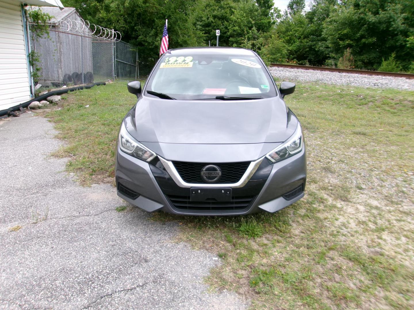 2020 gray Nissan Versa S CVT (3N1CN8DV0LL) with an 1.6L L4 DOHC 16V engine, CVT transmission, located at 2553 Airline Blvd, Portsmouth, VA, 23701, (757) 488-8331, 36.813889, -76.357597 - Photo#4