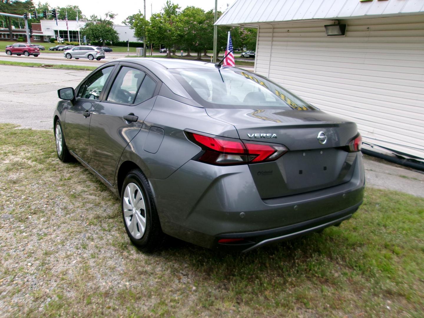2020 gray Nissan Versa S CVT (3N1CN8DV0LL) with an 1.6L L4 DOHC 16V engine, CVT transmission, located at 2553 Airline Blvd, Portsmouth, VA, 23701, (757) 488-8331, 36.813889, -76.357597 - Photo#7