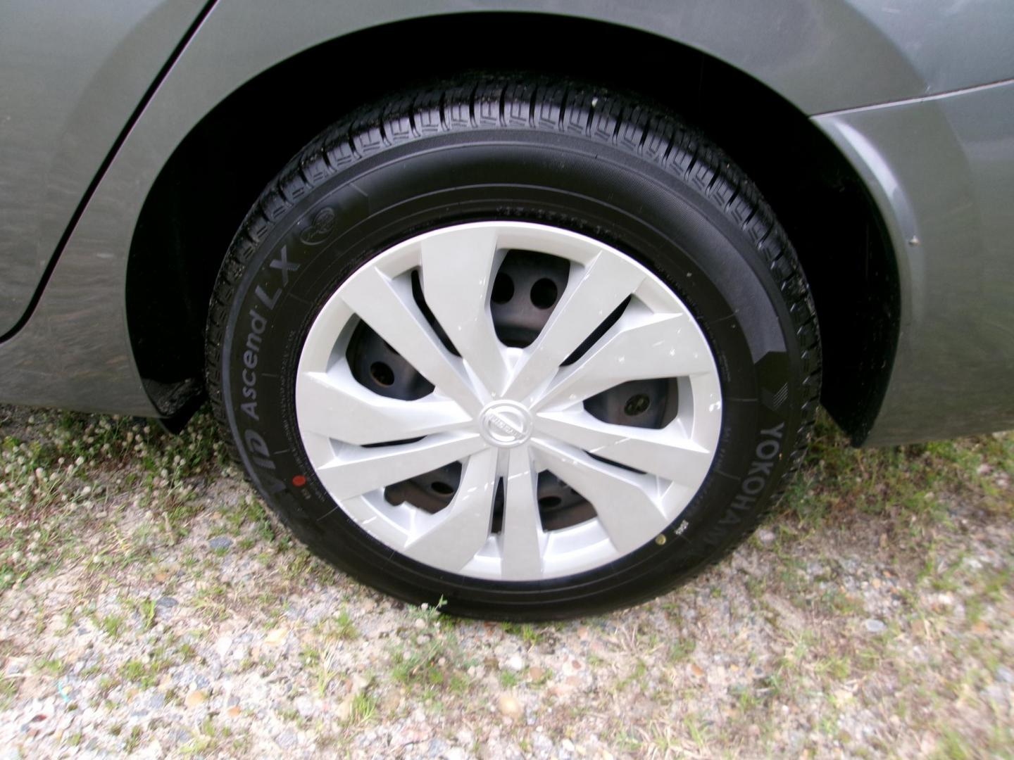 2020 gray Nissan Versa S CVT (3N1CN8DV0LL) with an 1.6L L4 DOHC 16V engine, CVT transmission, located at 2553 Airline Blvd, Portsmouth, VA, 23701, (757) 488-8331, 36.813889, -76.357597 - Photo#8