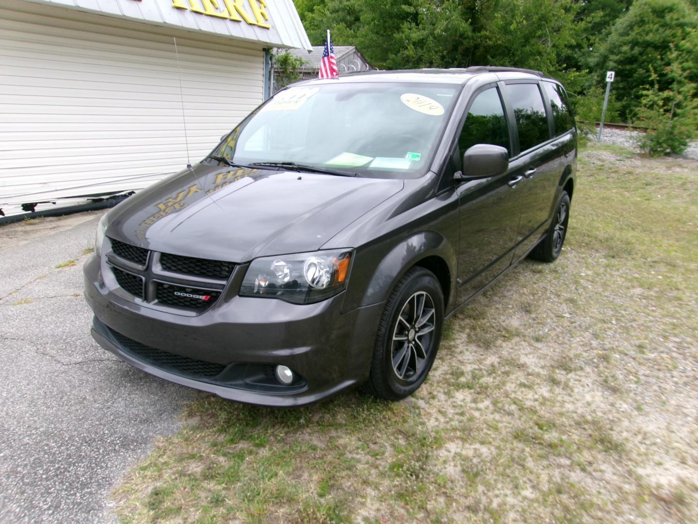 2019 Gray Dodge Grand Caravan GT (2C4RDGEG2KR) with an 3.6L V6 DOHC 24V engine, 6A transmission, located at 2553 Airline Blvd, Portsmouth, VA, 23701, (757) 488-8331, 36.813889, -76.357597 - ***VEHICLE TERMS*** Down Payment: $1499 Weekly Payment: $125 APR: 23.9% Repayment Terms: 42 Months *** CALL ELIZABETH SMITH - DIRECTOR OF MARKETING @ 757-488-8331 TO SCHEDULE YOUR APPOINTMENT TODAY AND GET PRE-APPROVED RIGHT OVER THE PHONE*** - Photo#1