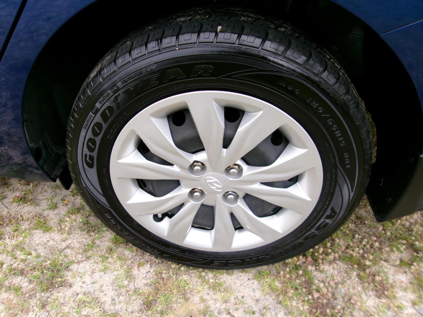 2020 Blue Hyundai Accent SEL 4-Door 6A (3KPC24A66LE) with an 1.6L L4 DOHC 16V engine, 6A transmission, located at 2553 Airline Blvd, Portsmouth, VA, 23701, (757) 488-8331, 36.813889, -76.357597 - ***VEHICLE TERMS*** Down Payment: $999 Weekly Payment: $120 APR: 23.9% Repayment Terms: 42 Months *** CALL ELIZABETH SMITH - DIRECTOR OF MARKETING @ 757-488-8331 TO SCHEDULE YOUR APPOINTMENT TODAY AND GET PRE-APPROVED RIGHT OVER THE PHONE*** - Photo#8
