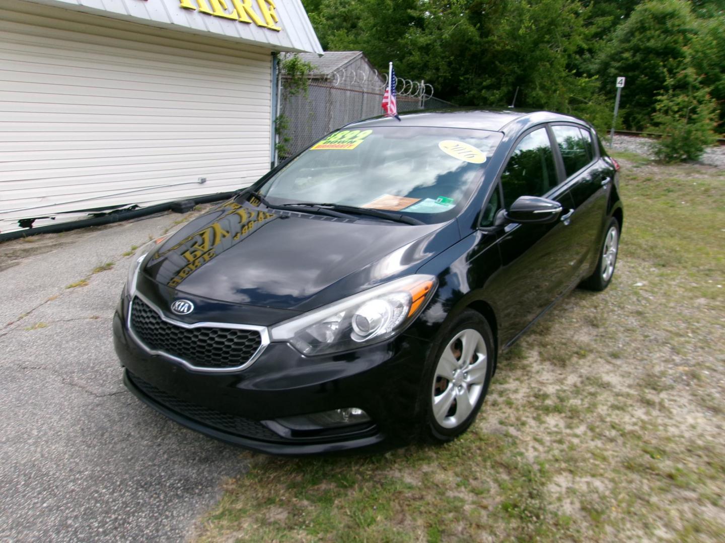 2016 Black Kia Forte 5-Door LX (KNAFK5A84G5) with an 2.0L L4 DOHC 16V engine, 6-Speed Automatic transmission, located at 2553 Airline Blvd, Portsmouth, VA, 23701, (757) 488-8331, 36.813889, -76.357597 - ***VEHICLE TERMS*** Down Payment: $899 Weekly Payment: $110 APR: 23.9% Repayment Terms: 42 Months *** CALL ELIZABETH SMITH - DIRECTOR OF MARKETING @ 757-488-8331 TO SCHEDULE YOUR APPOINTMENT TODAY AND GET PRE-APPROVED RIGHT OVER THE PHONE*** - Photo#1