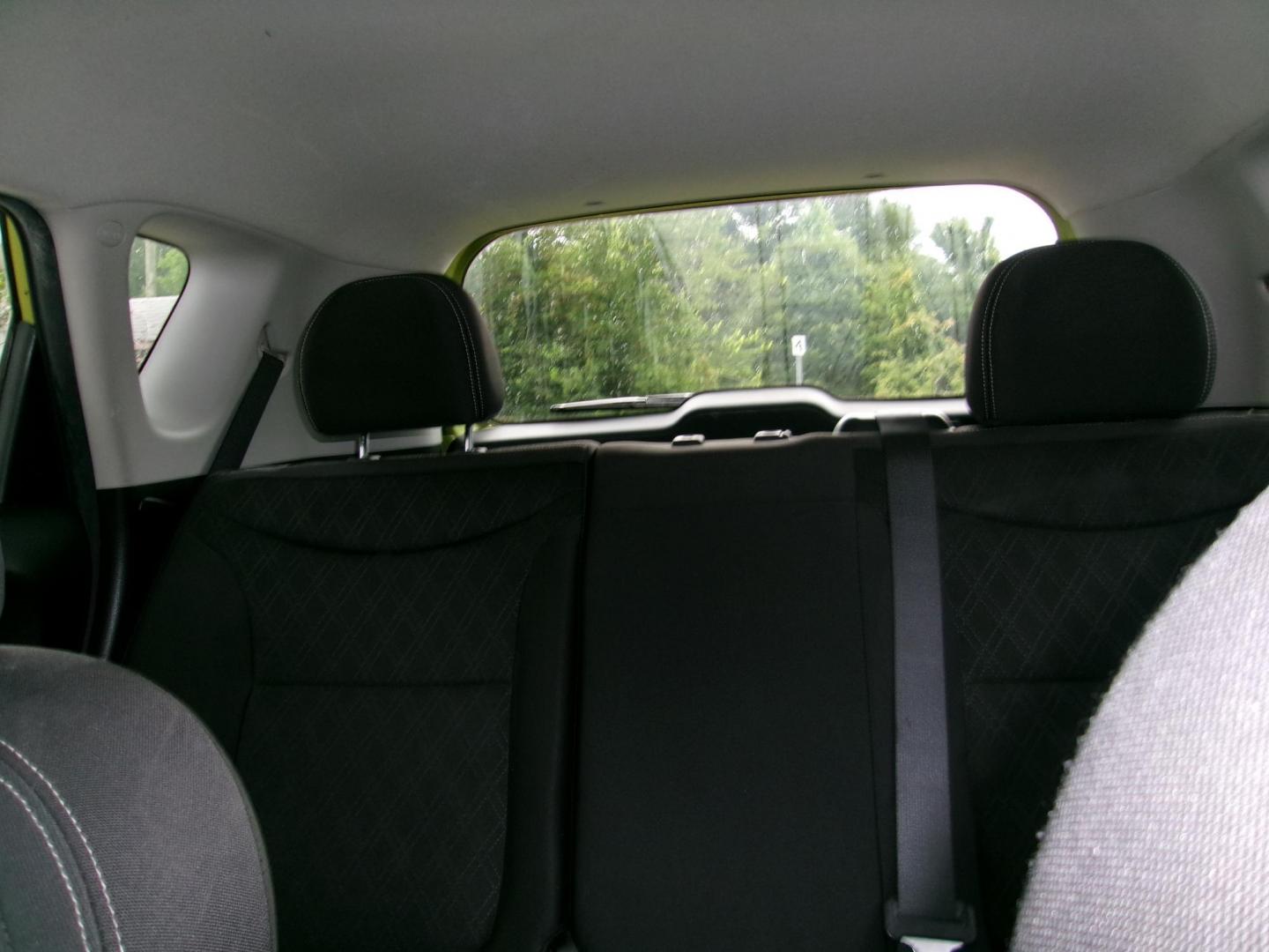 2015 Green Kia Soul Base (KNDJN2A23F7) with an 1.6L L4 DOHC 16V engine, located at 2553 Airline Blvd, Portsmouth, VA, 23701, (757) 488-8331, 36.813889, -76.357597 - Photo#9