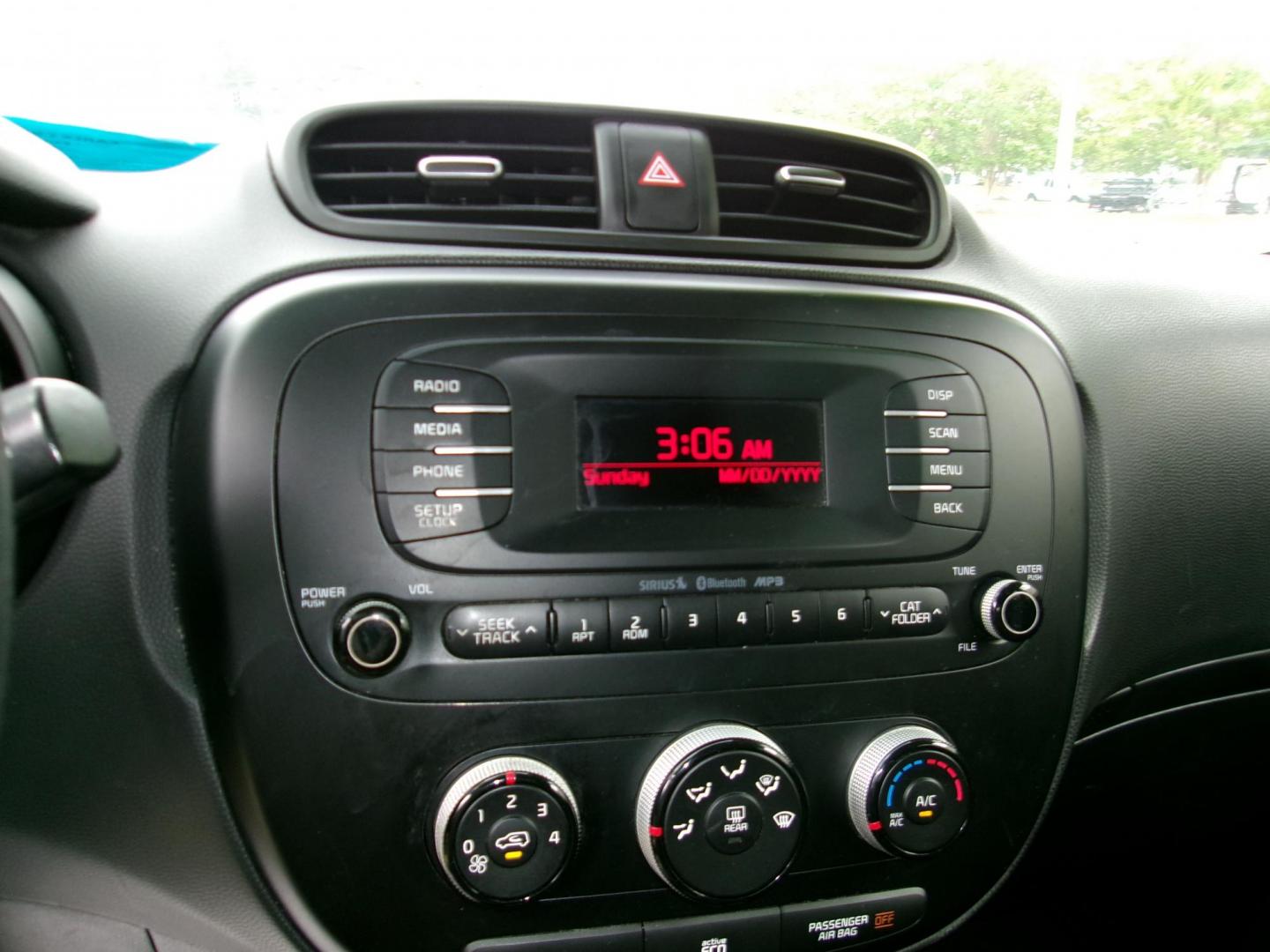2015 Green Kia Soul Base (KNDJN2A23F7) with an 1.6L L4 DOHC 16V engine, located at 2553 Airline Blvd, Portsmouth, VA, 23701, (757) 488-8331, 36.813889, -76.357597 - Photo#10
