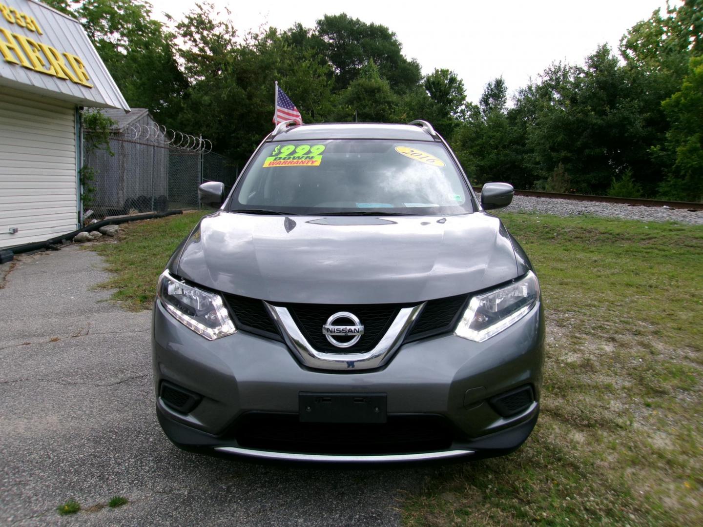 2016 Gray Nissan Rogue S AWD (JN8AT2MV3GW) with an 2.5L L4 DOHC 16V engine, CVT transmission, located at 2553 Airline Blvd, Portsmouth, VA, 23701, (757) 488-8331, 36.813889, -76.357597 - Photo#2