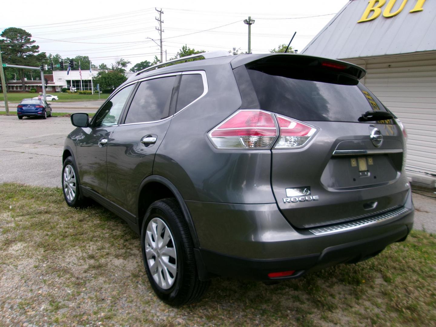 2016 Gray Nissan Rogue S AWD (JN8AT2MV3GW) with an 2.5L L4 DOHC 16V engine, CVT transmission, located at 2553 Airline Blvd, Portsmouth, VA, 23701, (757) 488-8331, 36.813889, -76.357597 - Photo#7