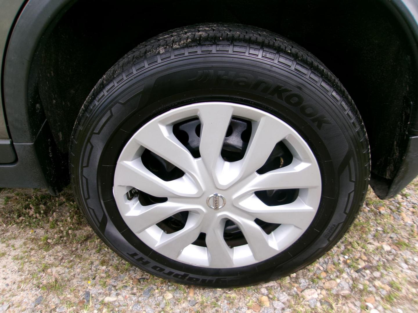 2016 Gray Nissan Rogue S AWD (JN8AT2MV3GW) with an 2.5L L4 DOHC 16V engine, CVT transmission, located at 2553 Airline Blvd, Portsmouth, VA, 23701, (757) 488-8331, 36.813889, -76.357597 - Photo#8