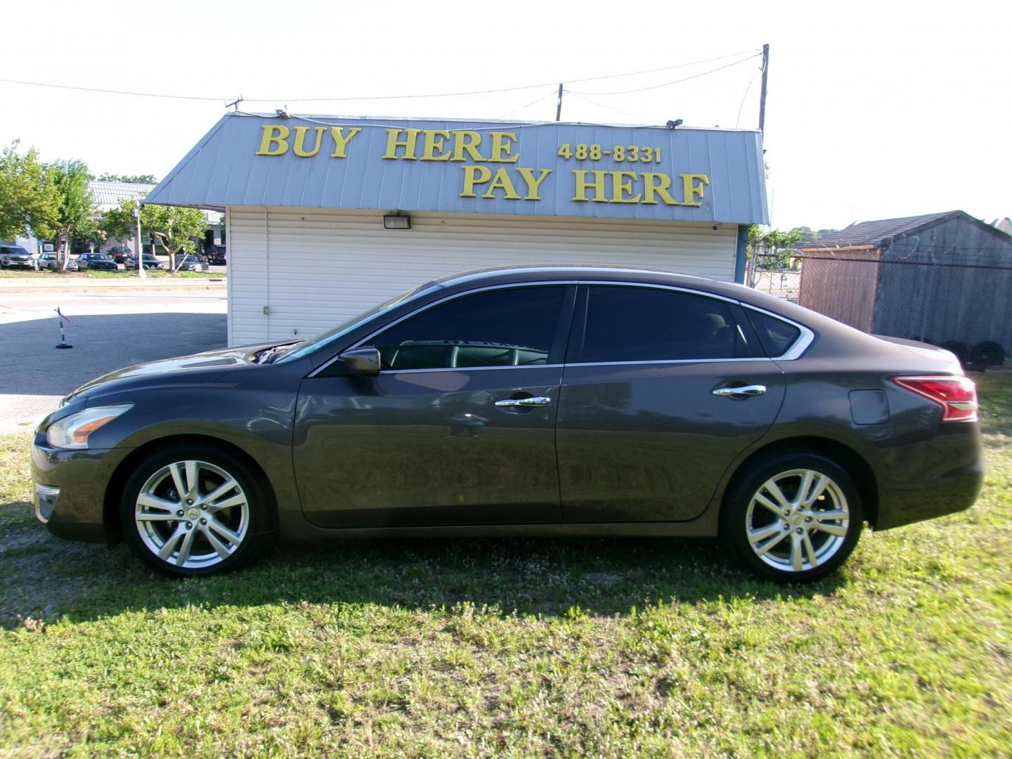 2013 Bronze Nissan Altima 3.5 SV (1N4BL3AP3DC) with an 3.5L V6 DOHC 24V engine, Continuously Variable Transmission transmission, located at 2553 Airline Blvd, Portsmouth, VA, 23701, (757) 488-8331, 36.813889, -76.357597 - ***VEHICLE TERMS*** Down Payment: $699 Weekly Payment: $105 APR: 23.9% Repayment Terms: 42 Months *** CALL ELIZABETH SMITH - DIRECTOR OF MARKETING @ 757-488-8331 TO SCHEDULE YOUR APPOINTMENT TODAY AND GET PRE-APPROVED RIGHT OVER THE PHONE*** - Photo#0