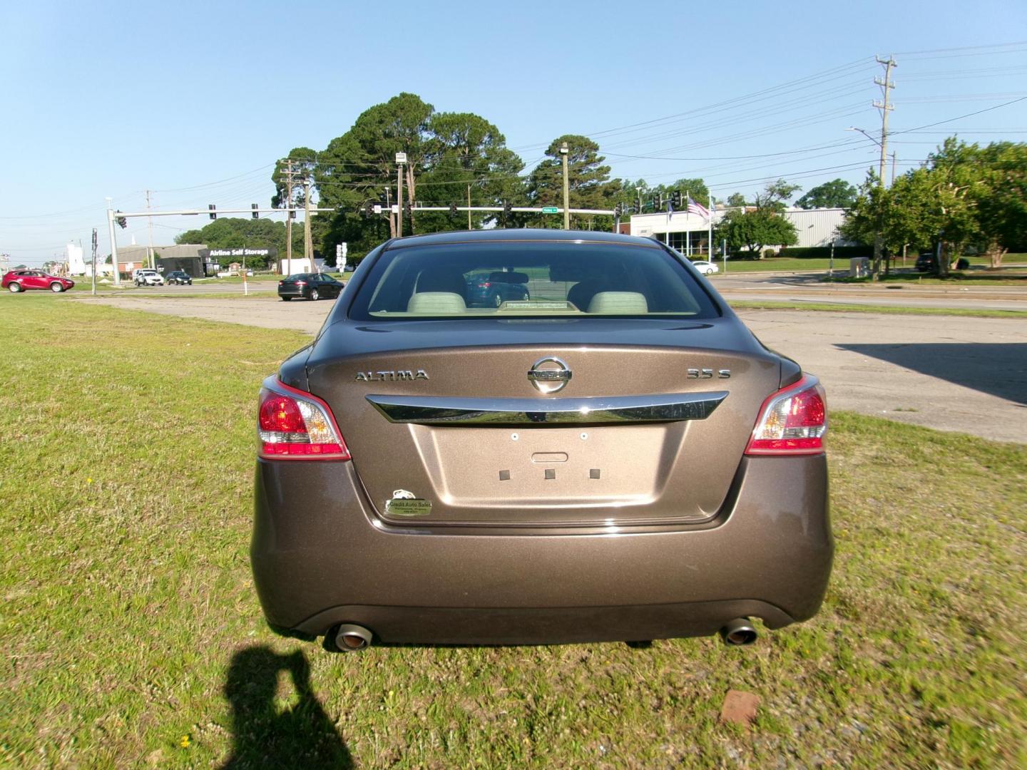 2013 Bronze Nissan Altima 3.5 SV (1N4BL3AP3DC) with an 3.5L V6 DOHC 24V engine, Continuously Variable Transmission transmission, located at 2553 Airline Blvd, Portsmouth, VA, 23701, (757) 488-8331, 36.813889, -76.357597 - ***VEHICLE TERMS*** Down Payment: $699 Weekly Payment: $105 APR: 23.9% Repayment Terms: 42 Months *** CALL ELIZABETH SMITH - DIRECTOR OF MARKETING @ 757-488-8331 TO SCHEDULE YOUR APPOINTMENT TODAY AND GET PRE-APPROVED RIGHT OVER THE PHONE*** - Photo#6