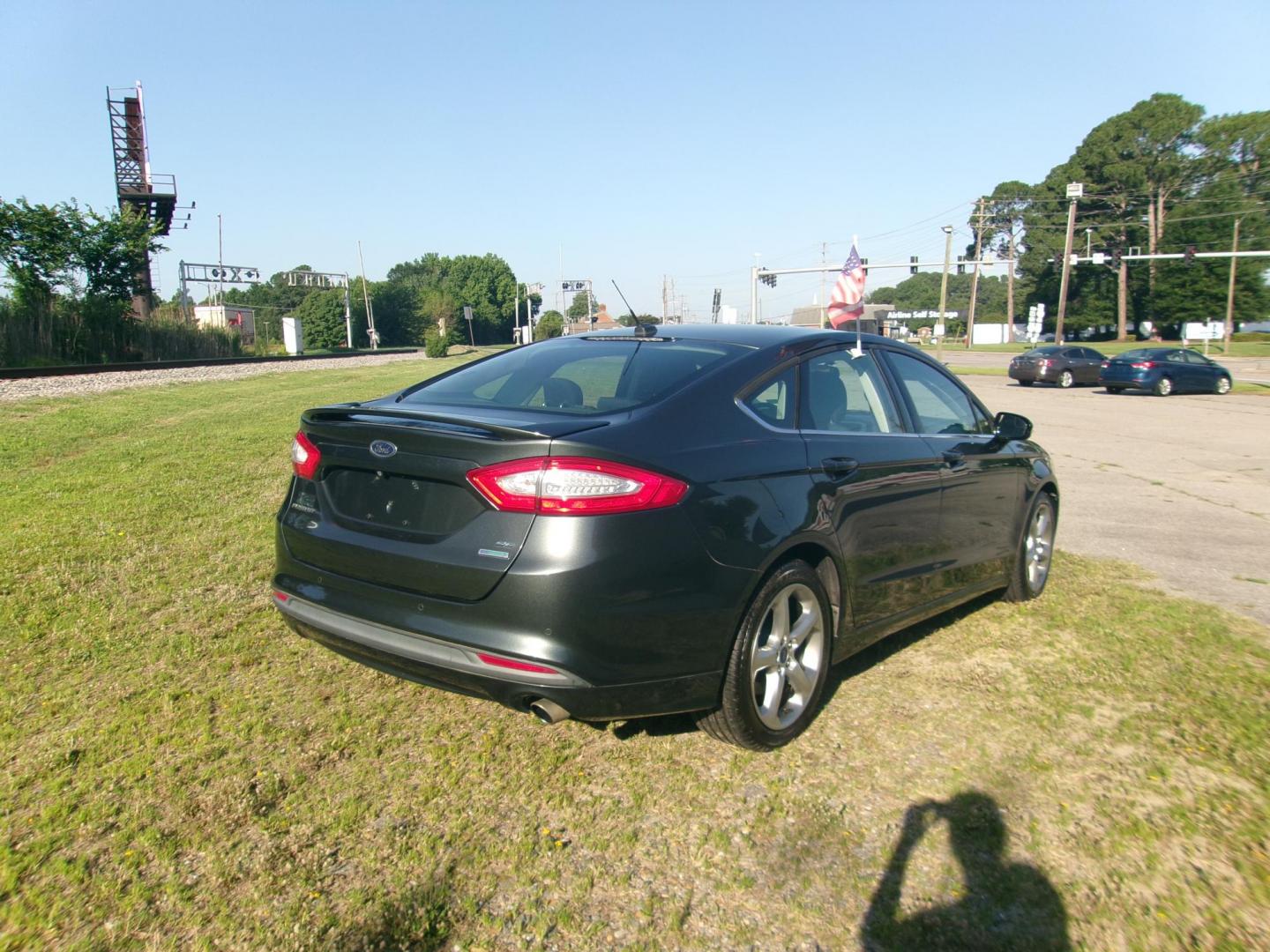 2016 Gray Ford Fusion SE (3FA6P0HD9GR) with an 1.5L L4 DOHC 16V engine, 6-Speed Automatic transmission, located at 2553 Airline Blvd, Portsmouth, VA, 23701, (757) 488-8331, 36.813889, -76.357597 - ***VEHICLE TERMS*** Down Payment: $999 Weekly Payment: $115 APR: 23.9% Repayment Terms: 42 Months *** CALL ELIZABETH SMITH - DIRECTOR OF MARKETING @ 757-488-8331 TO SCHEDULE YOUR APPOINTMENT TODAY AND GET PRE-APPROVED RIGHT OVER THE PHONE*** - Photo#5