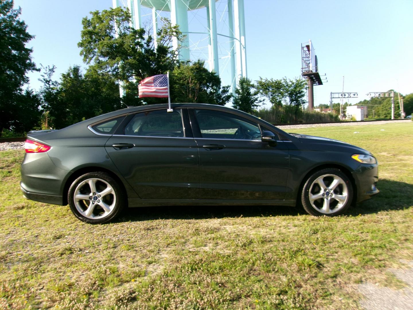 2016 Gray Ford Fusion SE (3FA6P0HD9GR) with an 1.5L L4 DOHC 16V engine, 6-Speed Automatic transmission, located at 2553 Airline Blvd, Portsmouth, VA, 23701, (757) 488-8331, 36.813889, -76.357597 - ***VEHICLE TERMS*** Down Payment: $999 Weekly Payment: $115 APR: 23.9% Repayment Terms: 42 Months *** CALL ELIZABETH SMITH - DIRECTOR OF MARKETING @ 757-488-8331 TO SCHEDULE YOUR APPOINTMENT TODAY AND GET PRE-APPROVED RIGHT OVER THE PHONE*** - Photo#4
