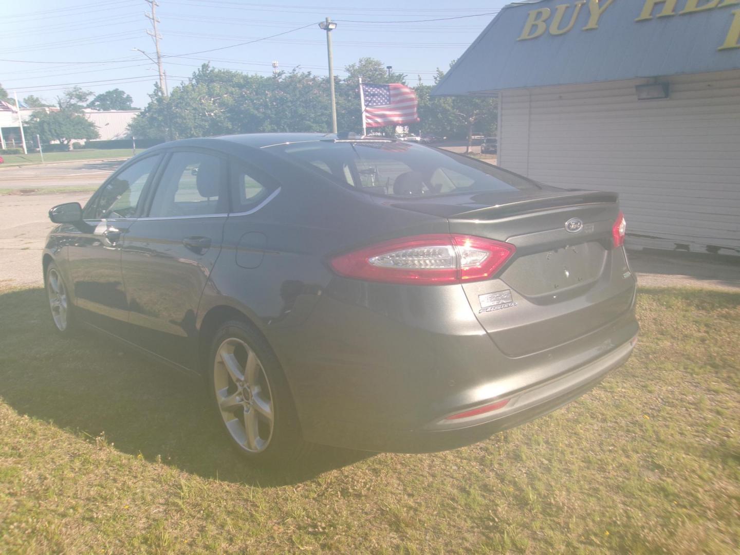 2016 Gray Ford Fusion SE (3FA6P0HD9GR) with an 1.5L L4 DOHC 16V engine, 6-Speed Automatic transmission, located at 2553 Airline Blvd, Portsmouth, VA, 23701, (757) 488-8331, 36.813889, -76.357597 - ***VEHICLE TERMS*** Down Payment: $999 Weekly Payment: $115 APR: 23.9% Repayment Terms: 42 Months *** CALL ELIZABETH SMITH - DIRECTOR OF MARKETING @ 757-488-8331 TO SCHEDULE YOUR APPOINTMENT TODAY AND GET PRE-APPROVED RIGHT OVER THE PHONE*** - Photo#6
