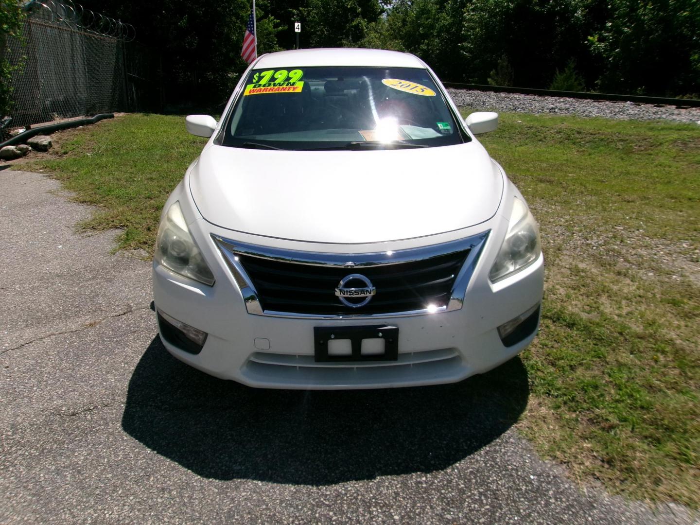 2015 White Nissan Altima 2.5 S (1N4AL3AP8FC) with an 2.5L L4 DOHC 16V engine, Continuously Variable Transmission transmission, located at 2553 Airline Blvd, Portsmouth, VA, 23701, (757) 488-8331, 36.813889, -76.357597 - Photo#2