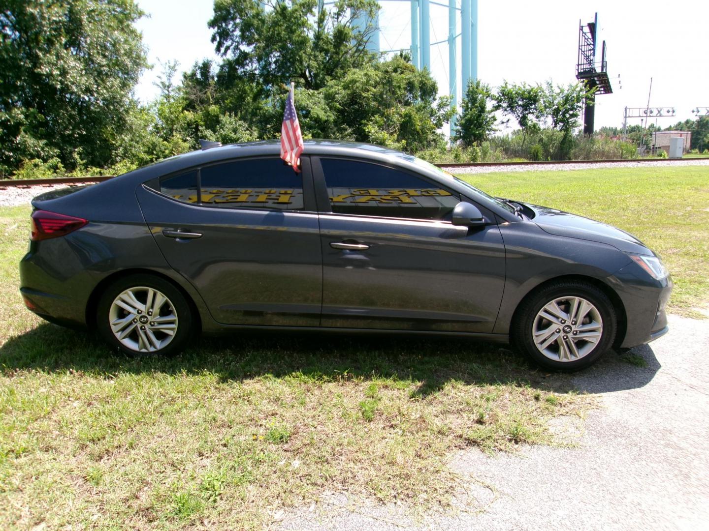 2020 Gray Hyundai Elantra Limited (5NPD84LF0LH) with an 1.8L L4 DOHC 16V engine, 6A transmission, located at 2553 Airline Blvd, Portsmouth, VA, 23701, (757) 488-8331, 36.813889, -76.357597 - ***VEHICLE TERMS*** Down Payment: $1499 Weekly Payment: $115 APR: 23.9% Repayment Terms: 42 Months *** CALL ELIZABETH SMITH - DIRECTOR OF MARKETING @ 757-488-8331 TO SCHEDULE YOUR APPOINTMENT TODAY AND GET PRE-APPROVED RIGHT OVER THE PHONE*** - Photo#4