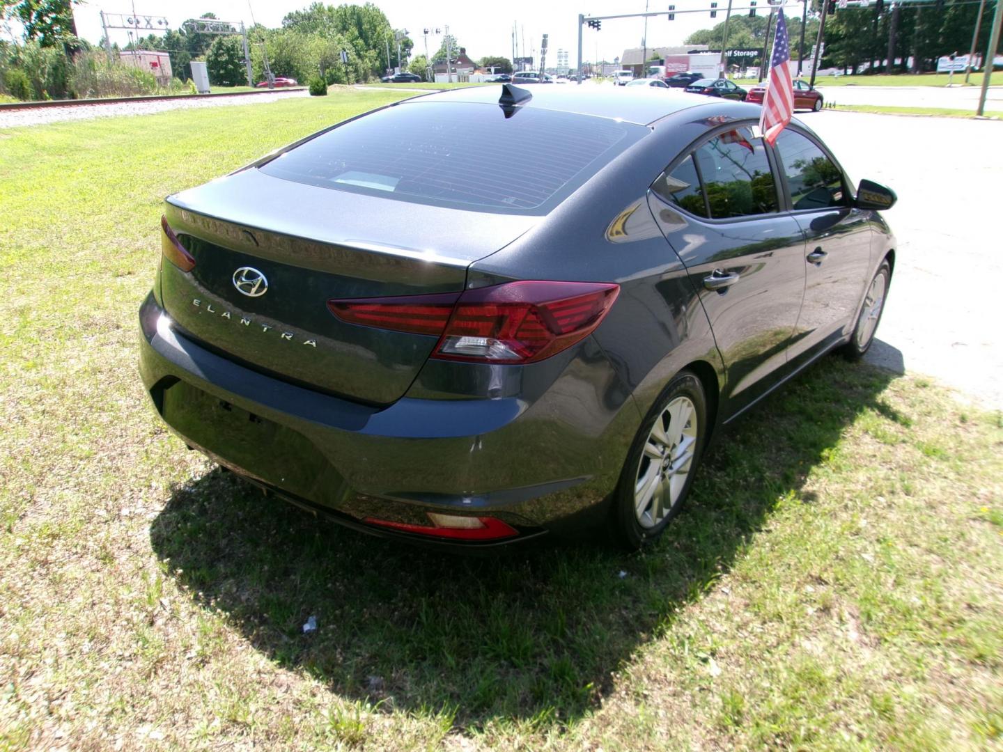 2020 Gray Hyundai Elantra Limited (5NPD84LF0LH) with an 1.8L L4 DOHC 16V engine, 6A transmission, located at 2553 Airline Blvd, Portsmouth, VA, 23701, (757) 488-8331, 36.813889, -76.357597 - ***VEHICLE TERMS*** Down Payment: $1499 Weekly Payment: $115 APR: 23.9% Repayment Terms: 42 Months *** CALL ELIZABETH SMITH - DIRECTOR OF MARKETING @ 757-488-8331 TO SCHEDULE YOUR APPOINTMENT TODAY AND GET PRE-APPROVED RIGHT OVER THE PHONE*** - Photo#5