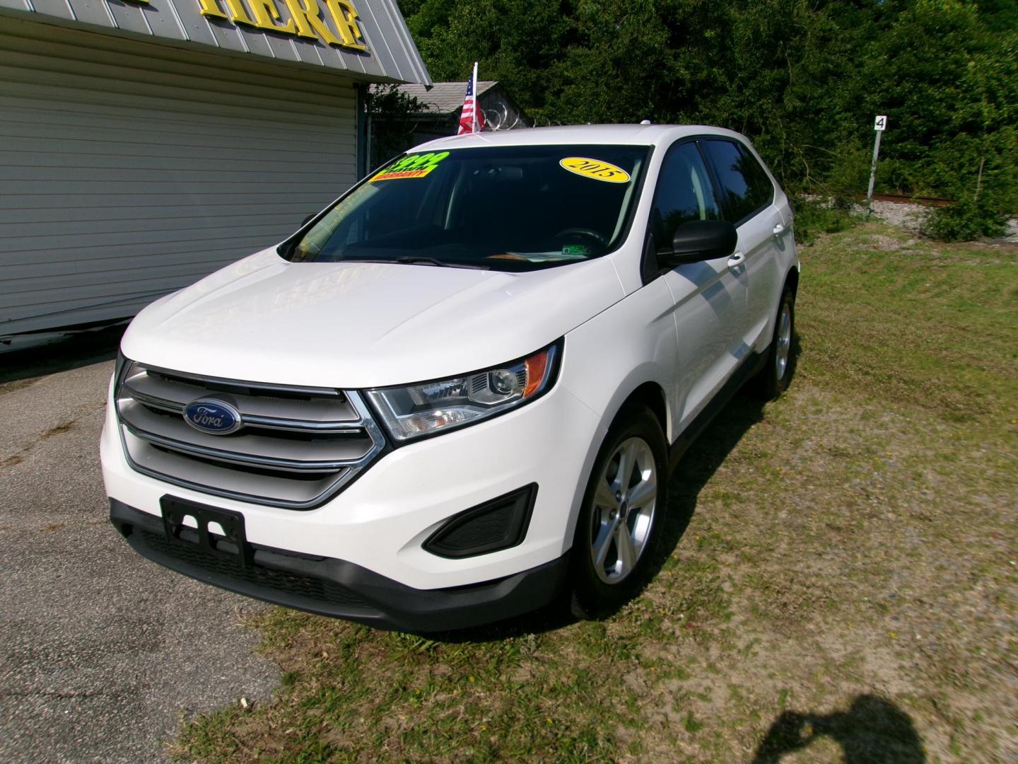 2015 White Ford Edge SE FWD (2FMTK3G95FB) with an 2.0L L4 DOHC 16V engine, 6-Speed Automatic transmission, located at 2553 Airline Blvd, Portsmouth, VA, 23701, (757) 488-8331, 36.813889, -76.357597 - ***VEHICLE TERMS*** Down Payment: $999 Weekly Payment: $115 APR: 23.9% Repayment Terms: 42 Months *** CALL ELIZABETH SMITH - DIRECTOR OF MARKETING @ 757-488-8331 TO SCHEDULE YOUR APPOINTMENT TODAY AND GET PRE-APPROVED RIGHT OVER THE PHONE*** - Photo#1