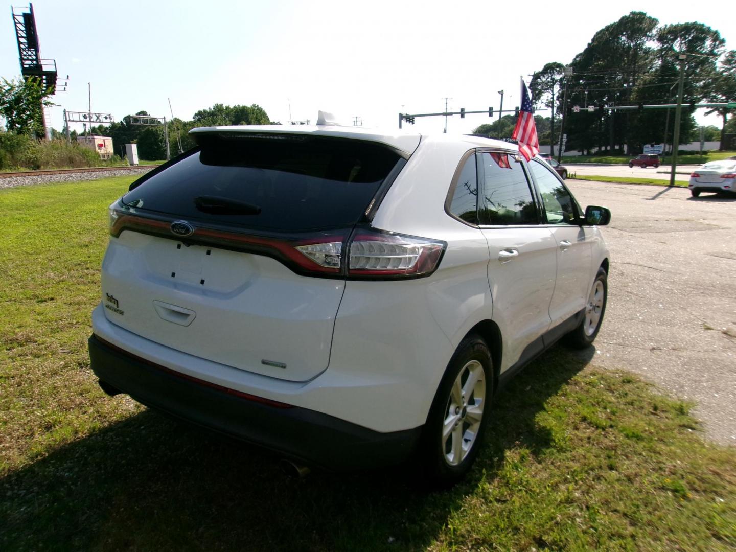 2015 White Ford Edge SE FWD (2FMTK3G95FB) with an 2.0L L4 DOHC 16V engine, 6-Speed Automatic transmission, located at 2553 Airline Blvd, Portsmouth, VA, 23701, (757) 488-8331, 36.813889, -76.357597 - ***VEHICLE TERMS*** Down Payment: $999 Weekly Payment: $115 APR: 23.9% Repayment Terms: 42 Months *** CALL ELIZABETH SMITH - DIRECTOR OF MARKETING @ 757-488-8331 TO SCHEDULE YOUR APPOINTMENT TODAY AND GET PRE-APPROVED RIGHT OVER THE PHONE*** - Photo#5