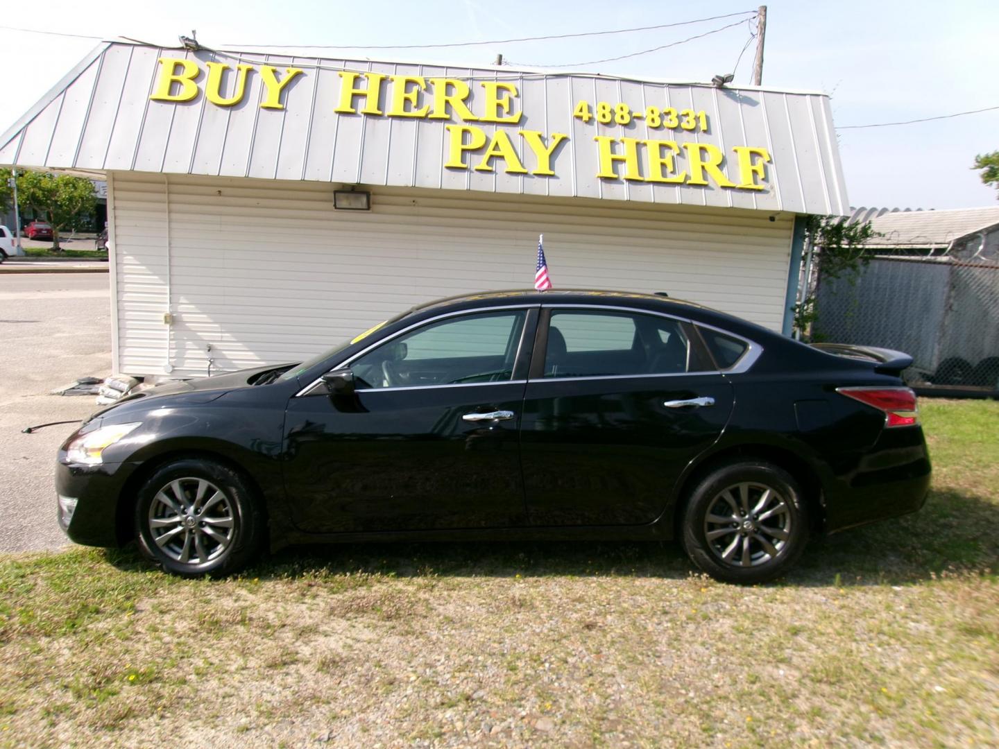 2015 Black Nissan Altima 2.5 S (1N4AL3AP1FC) with an 2.5L L4 DOHC 16V engine, Continuously Variable Transmission transmission, located at 2553 Airline Blvd, Portsmouth, VA, 23701, (757) 488-8331, 36.813889, -76.357597 - ***VEHICLE TERMS*** Down Payment: $999 Weekly Payment: $110 APR: 23.9% Repayment Terms: 42 Months *** CALL ELIZABETH SMITH - DIRECTOR OF MARKETING @ 757-488-8331 TO SCHEDULE YOUR APPOINTMENT TODAY AND GET PRE-APPROVED RIGHT OVER THE PHONE*** - Photo#0