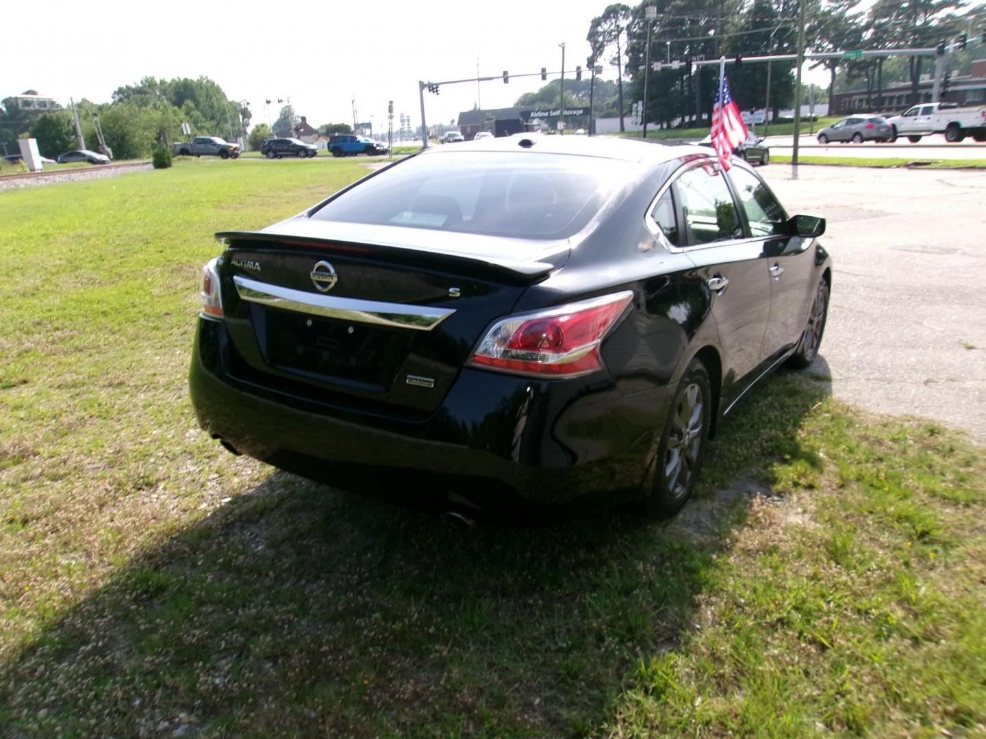 2015 Black Nissan Altima 2.5 S (1N4AL3AP1FC) with an 2.5L L4 DOHC 16V engine, Continuously Variable Transmission transmission, located at 2553 Airline Blvd, Portsmouth, VA, 23701, (757) 488-8331, 36.813889, -76.357597 - ***VEHICLE TERMS*** Down Payment: $999 Weekly Payment: $110 APR: 23.9% Repayment Terms: 42 Months *** CALL ELIZABETH SMITH - DIRECTOR OF MARKETING @ 757-488-8331 TO SCHEDULE YOUR APPOINTMENT TODAY AND GET PRE-APPROVED RIGHT OVER THE PHONE*** - Photo#5