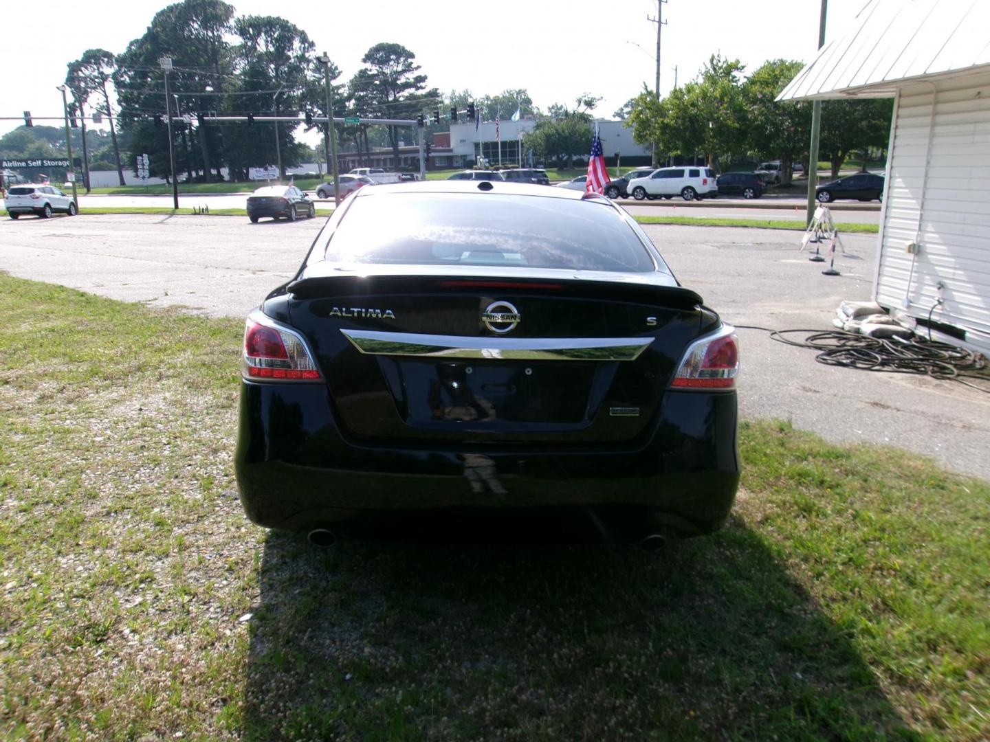 2015 Black Nissan Altima 2.5 S (1N4AL3AP1FC) with an 2.5L L4 DOHC 16V engine, Continuously Variable Transmission transmission, located at 2553 Airline Blvd, Portsmouth, VA, 23701, (757) 488-8331, 36.813889, -76.357597 - ***VEHICLE TERMS*** Down Payment: $999 Weekly Payment: $110 APR: 23.9% Repayment Terms: 42 Months *** CALL ELIZABETH SMITH - DIRECTOR OF MARKETING @ 757-488-8331 TO SCHEDULE YOUR APPOINTMENT TODAY AND GET PRE-APPROVED RIGHT OVER THE PHONE*** - Photo#6