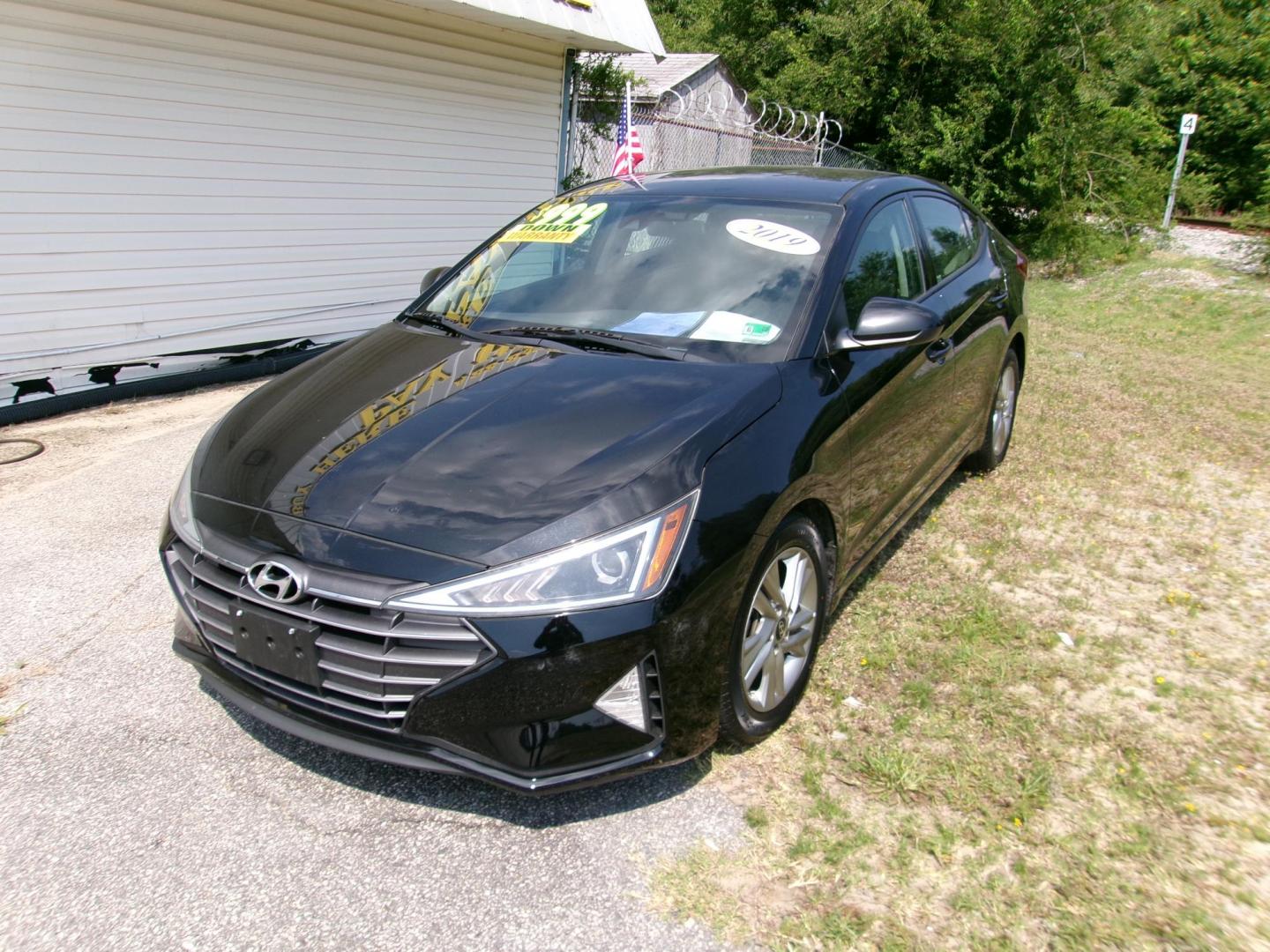 2019 Black Hyundai Elantra Limited (5NPD84LF5KH) with an 1.8L L4 DOHC 16V engine, 6A transmission, located at 2553 Airline Blvd, Portsmouth, VA, 23701, (757) 488-8331, 36.813889, -76.357597 - ***VEHICLE TERMS*** Down Payment: $999 Weekly Payment: $120 APR: 23.9% Repayment Terms: 42 Months *** CALL ELIZABETH SMITH - DIRECTOR OF MARKETING @ 757-488-8331 TO SCHEDULE YOUR APPOINTMENT TODAY AND GET PRE-APPROVED RIGHT OVER THE PHONE*** - Photo#1