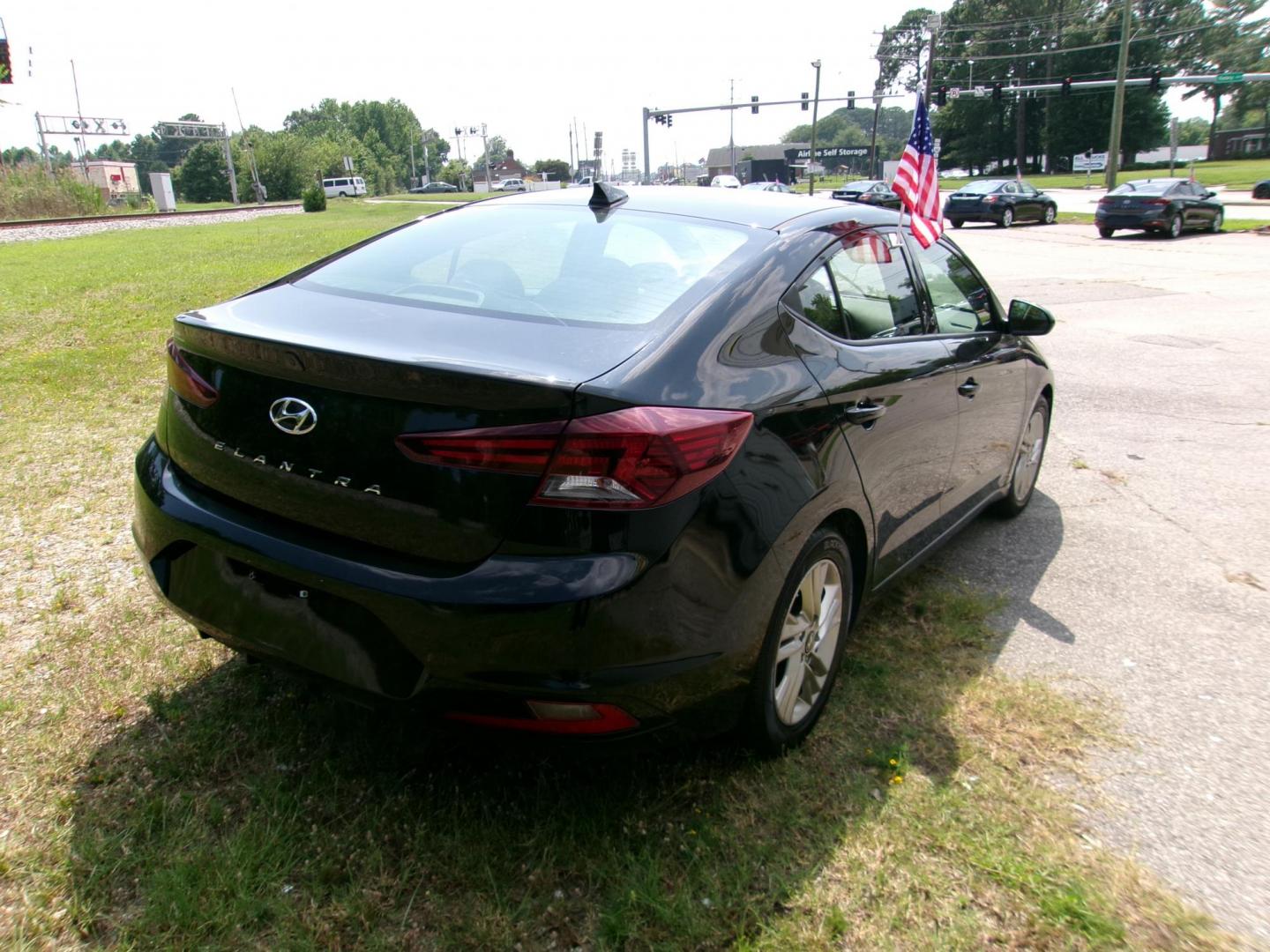 2019 Black Hyundai Elantra Limited (5NPD84LF5KH) with an 1.8L L4 DOHC 16V engine, 6A transmission, located at 2553 Airline Blvd, Portsmouth, VA, 23701, (757) 488-8331, 36.813889, -76.357597 - ***VEHICLE TERMS*** Down Payment: $999 Weekly Payment: $120 APR: 23.9% Repayment Terms: 42 Months *** CALL ELIZABETH SMITH - DIRECTOR OF MARKETING @ 757-488-8331 TO SCHEDULE YOUR APPOINTMENT TODAY AND GET PRE-APPROVED RIGHT OVER THE PHONE*** - Photo#5