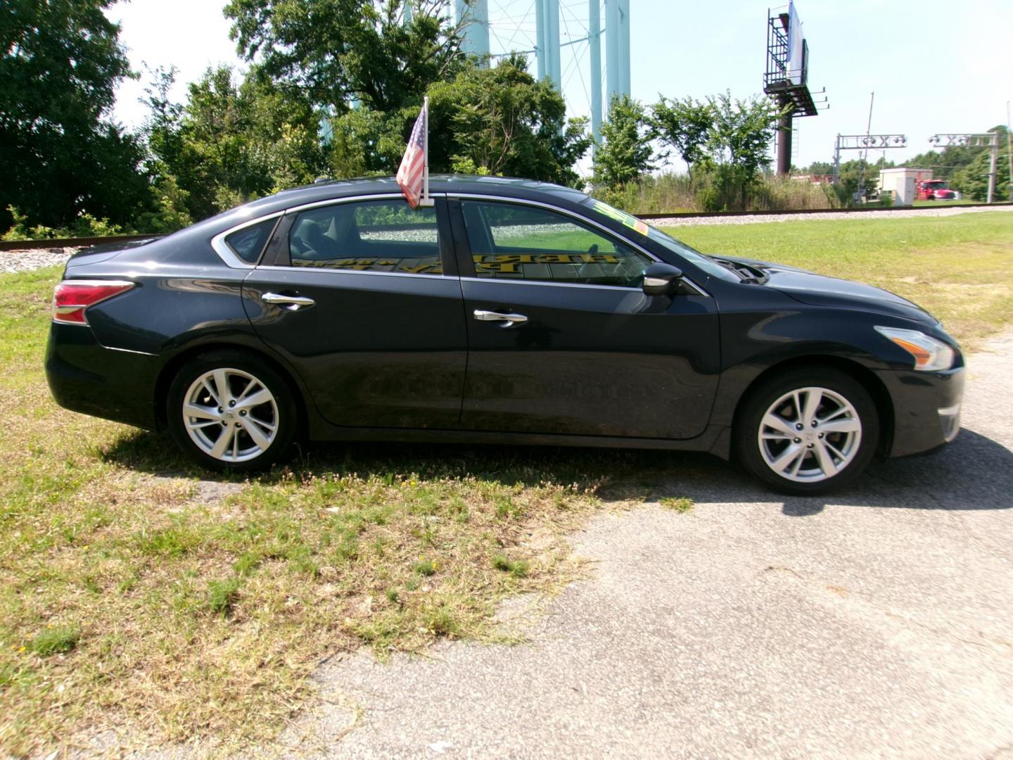 2015 Blue Nissan Altima 2.5 S (1N4AL3AP0FC) with an 2.5L L4 DOHC 16V engine, Continuously Variable Transmission transmission, located at 2553 Airline Blvd, Portsmouth, VA, 23701, (757) 488-8331, 36.813889, -76.357597 - Photo#4