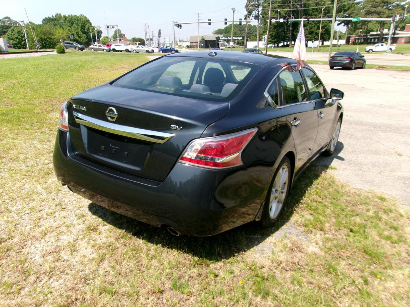 2015 Blue Nissan Altima 2.5 S (1N4AL3AP0FC) with an 2.5L L4 DOHC 16V engine, Continuously Variable Transmission transmission, located at 2553 Airline Blvd, Portsmouth, VA, 23701, (757) 488-8331, 36.813889, -76.357597 - Photo#5