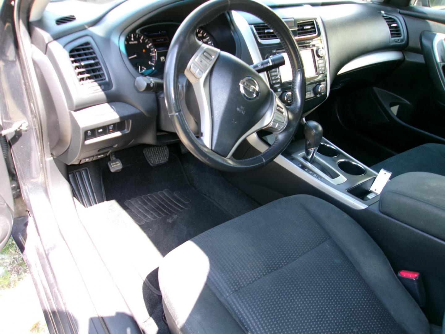2015 Blue Nissan Altima 2.5 S (1N4AL3AP0FC) with an 2.5L L4 DOHC 16V engine, Continuously Variable Transmission transmission, located at 2553 Airline Blvd, Portsmouth, VA, 23701, (757) 488-8331, 36.813889, -76.357597 - Photo#9