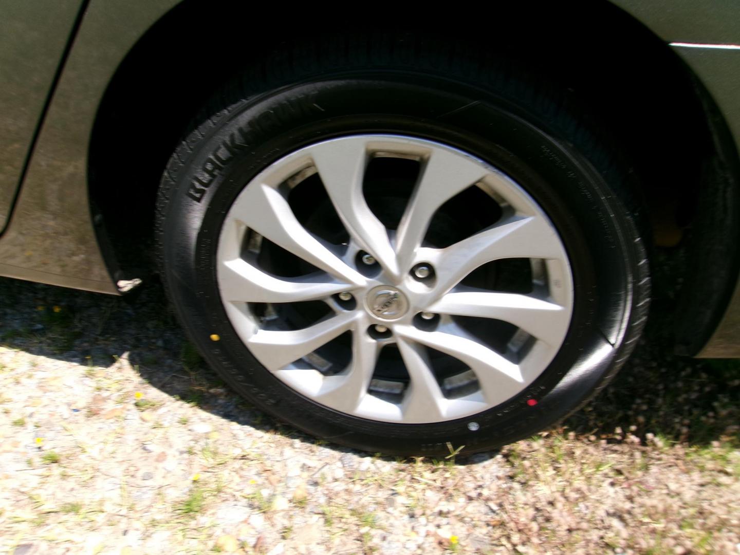 2019 Gray Nissan Sentra S CVT (3N1AB7AP7KY) with an 1.8L L4 SFI DOHC 16V engine, CVT transmission, located at 2553 Airline Blvd, Portsmouth, VA, 23701, (757) 488-8331, 36.813889, -76.357597 - ***VEHICLE TERMS*** Down Payment: $999 Weekly Payment: $115 APR: 23.9% Repayment Terms: 42 Months *** CALL ELIZABETH SMITH - DIRECTOR OF MARKETING @ 757-488-8331 TO SCHEDULE YOUR APPOINTMENT TODAY AND GET PRE-APPROVED RIGHT OVER THE PHONE*** - Photo#8