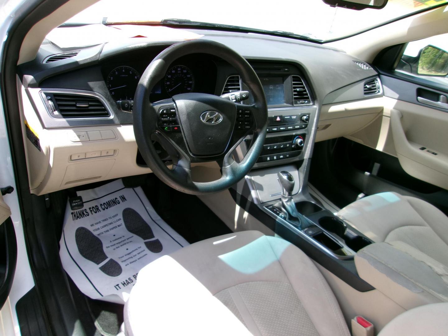 2016 White Hyundai Sonata SE (5NPE24AF1GH) with an 2.4L L4 DOHC 16V engine, 7A transmission, located at 2553 Airline Blvd, Portsmouth, VA, 23701, (757) 488-8331, 36.813889, -76.357597 - ***VEHICLE TERMS*** Down Payment: $999 Weekly Payment: $115 APR: 23.9% Repayment Terms: 42 Months *** CALL ELIZABETH SMITH - DIRECTOR OF MARKETING @ 757-488-8331 TO SCHEDULE YOUR APPOINTMENT TODAY AND GET PRE-APPROVED RIGHT OVER THE PHONE*** - Photo#9