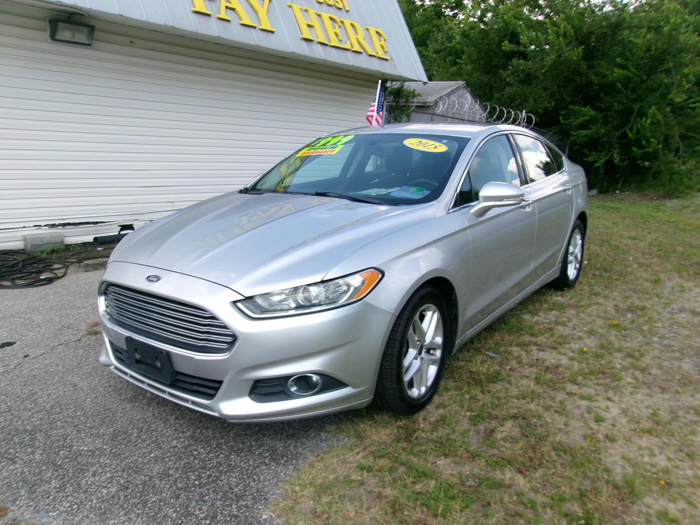 2015 Silver Ford Fusion SE (1FA6P0HD0F5) with an 1.5L L4 DOHC 16V engine, located at 2553 Airline Blvd, Portsmouth, VA, 23701, (757) 488-8331, 36.813889, -76.357597 - Photo#1