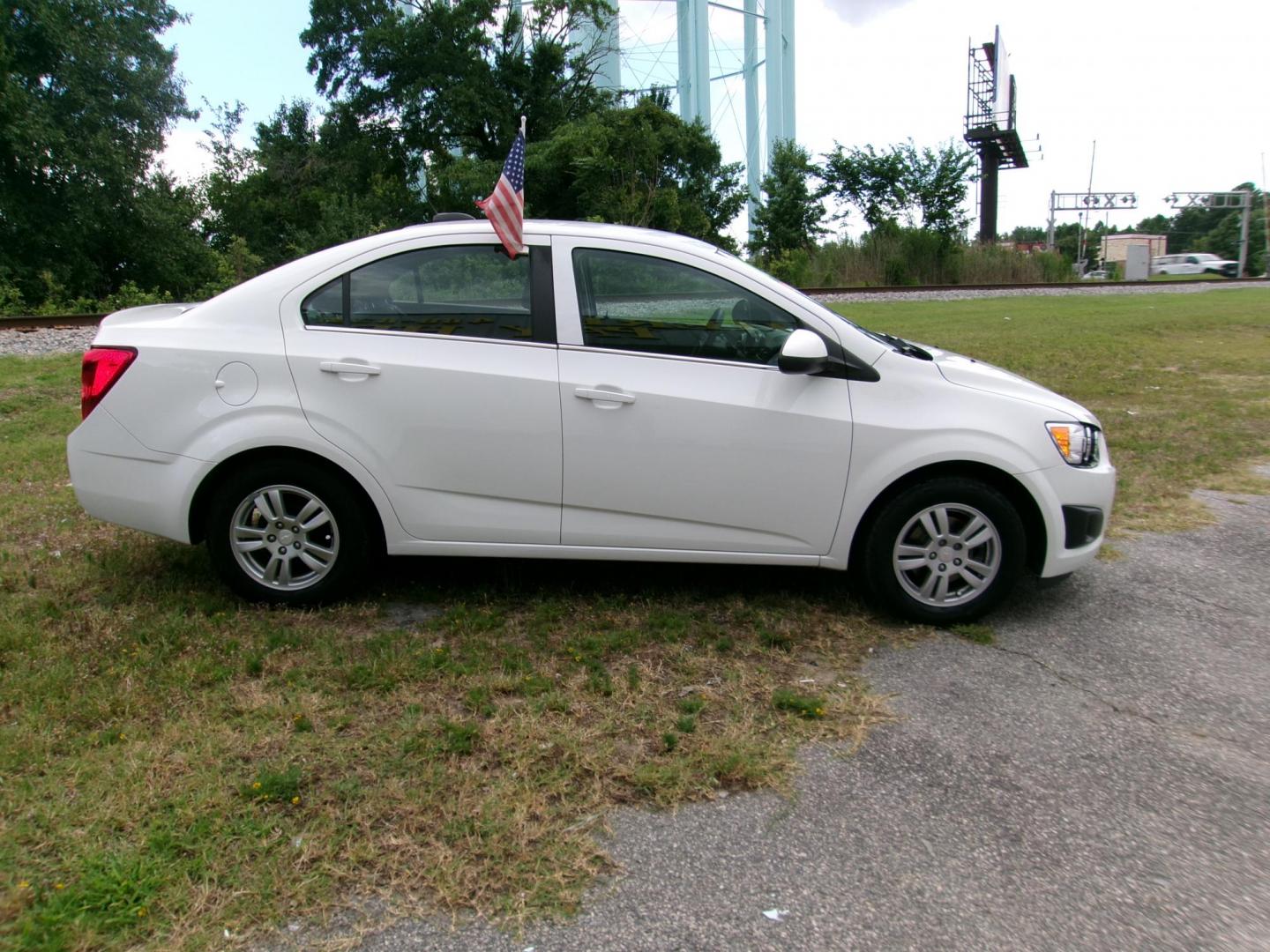 2016 White Chevrolet Sonic LT Auto Sedan (1G1JC5SGXG4) with an 1.8L L4 DOHC 24V engine, 6A transmission, located at 2553 Airline Blvd, Portsmouth, VA, 23701, (757) 488-8331, 36.813889, -76.357597 - ***VEHICLE TERMS*** Down Payment: $699 Weekly Payment: $110 APR: 23.9% Repayment Terms: 42 Months *** CALL ELIZABETH SMITH - DIRECTOR OF MARKETING @ 757-488-8331 TO SCHEDULE YOUR APPOINTMENT TODAY AND GET PRE-APPROVED RIGHT OVER THE PHONE*** - Photo#4