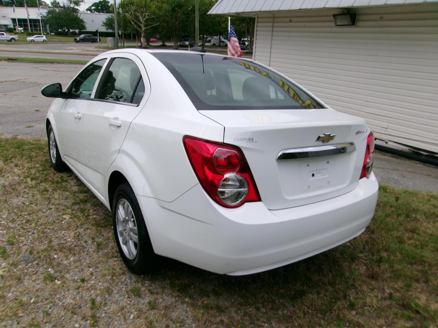 2016 White Chevrolet Sonic LT Auto Sedan (1G1JC5SGXG4) with an 1.8L L4 DOHC 24V engine, 6A transmission, located at 2553 Airline Blvd, Portsmouth, VA, 23701, (757) 488-8331, 36.813889, -76.357597 - ***VEHICLE TERMS*** Down Payment: $699 Weekly Payment: $110 APR: 23.9% Repayment Terms: 42 Months *** CALL ELIZABETH SMITH - DIRECTOR OF MARKETING @ 757-488-8331 TO SCHEDULE YOUR APPOINTMENT TODAY AND GET PRE-APPROVED RIGHT OVER THE PHONE*** - Photo#7