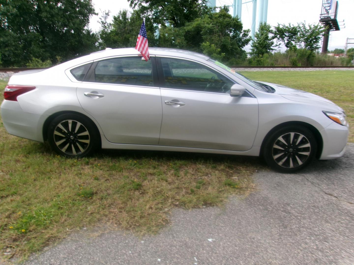 2018 Silver Nissan Altima 2.5 (1N4AL3AP8JC) with an 2.5L L4 DOHC 16V engine, CVT transmission, located at 2553 Airline Blvd, Portsmouth, VA, 23701, (757) 488-8331, 36.813889, -76.357597 - ***VEHICLE TERMS*** Down Payment: $1299 Weekly Payment: $120 APR: 23.9% Repayment Terms: 42 Months *** CALL ELIZABETH SMITH - DIRECTOR OF MARKETING @ 757-488-8331 TO SCHEDULE YOUR APPOINTMENT TODAY AND GET PRE-APPROVED RIGHT OVER THE PHONE*** - Photo#4