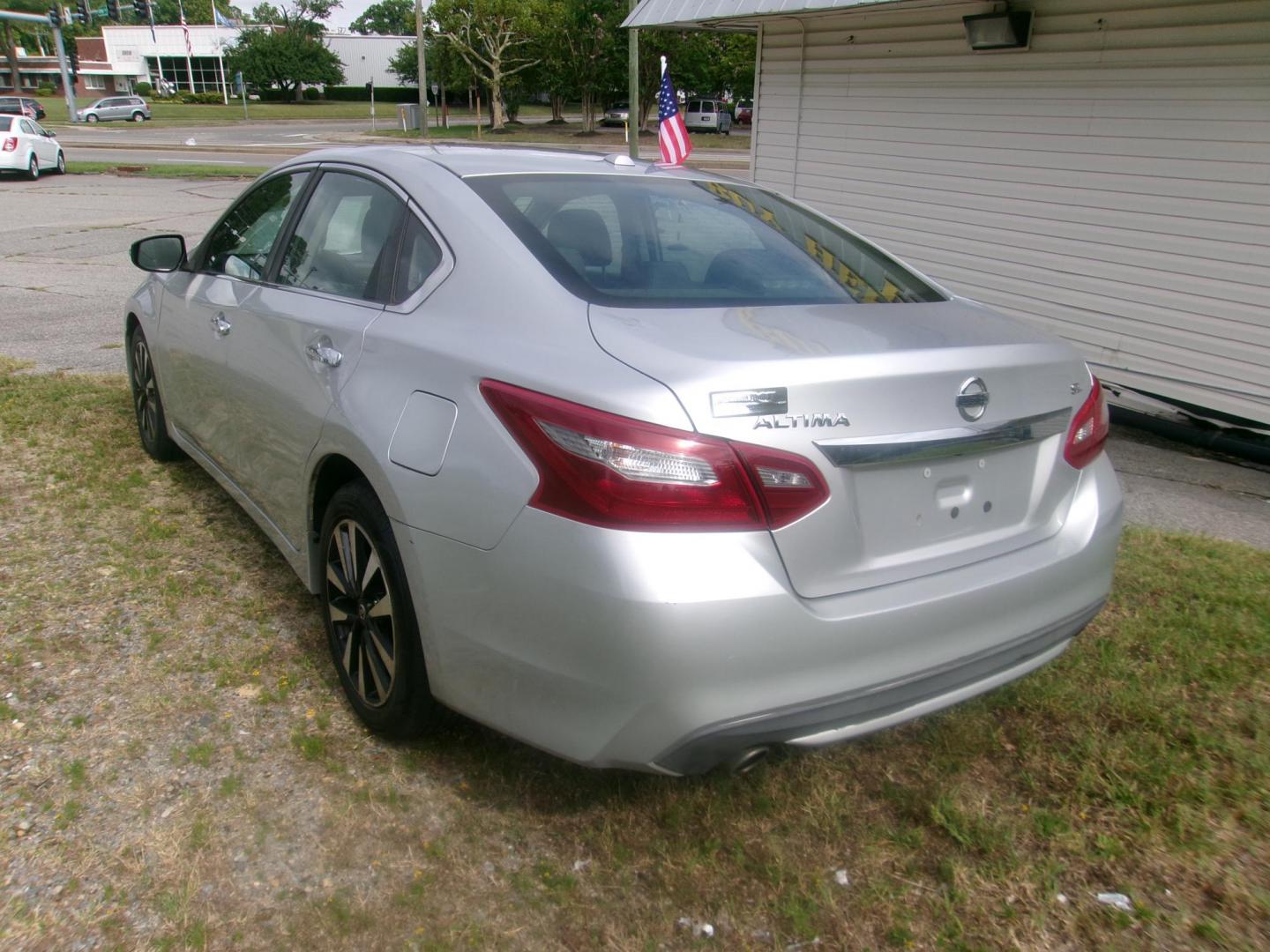 2018 Silver Nissan Altima 2.5 (1N4AL3AP8JC) with an 2.5L L4 DOHC 16V engine, CVT transmission, located at 2553 Airline Blvd, Portsmouth, VA, 23701, (757) 488-8331, 36.813889, -76.357597 - ***VEHICLE TERMS*** Down Payment: $1299 Weekly Payment: $120 APR: 23.9% Repayment Terms: 42 Months *** CALL ELIZABETH SMITH - DIRECTOR OF MARKETING @ 757-488-8331 TO SCHEDULE YOUR APPOINTMENT TODAY AND GET PRE-APPROVED RIGHT OVER THE PHONE*** - Photo#7