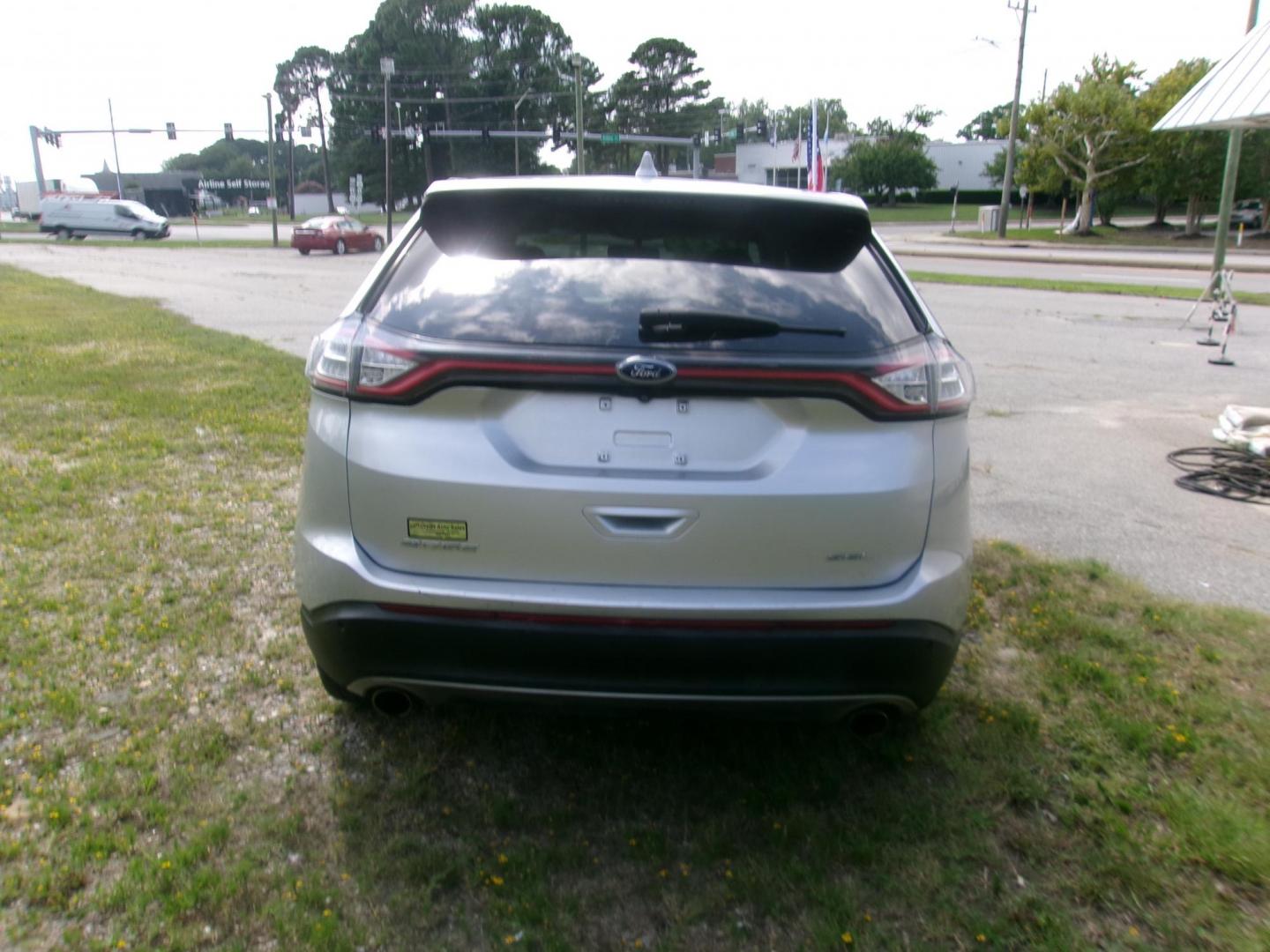 2017 Silver Ford Edge SEL FWD (2FMPK3J92HB) with an 2.0L L4 DOHC 16V engine, 6A transmission, located at 2553 Airline Blvd, Portsmouth, VA, 23701, (757) 488-8331, 36.813889, -76.357597 - Photo#6
