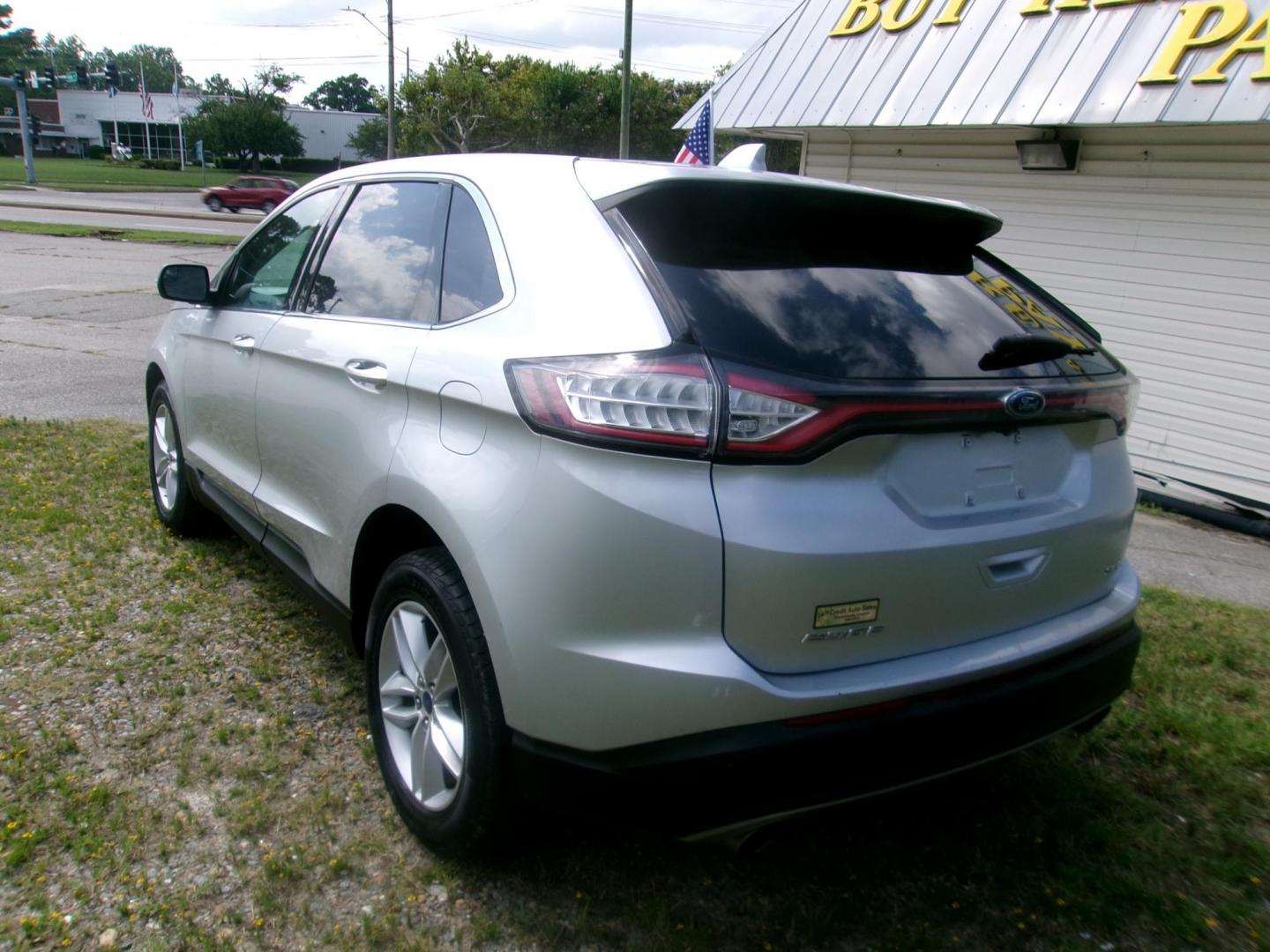 2017 Silver Ford Edge SEL FWD (2FMPK3J92HB) with an 2.0L L4 DOHC 16V engine, 6A transmission, located at 2553 Airline Blvd, Portsmouth, VA, 23701, (757) 488-8331, 36.813889, -76.357597 - Photo#7