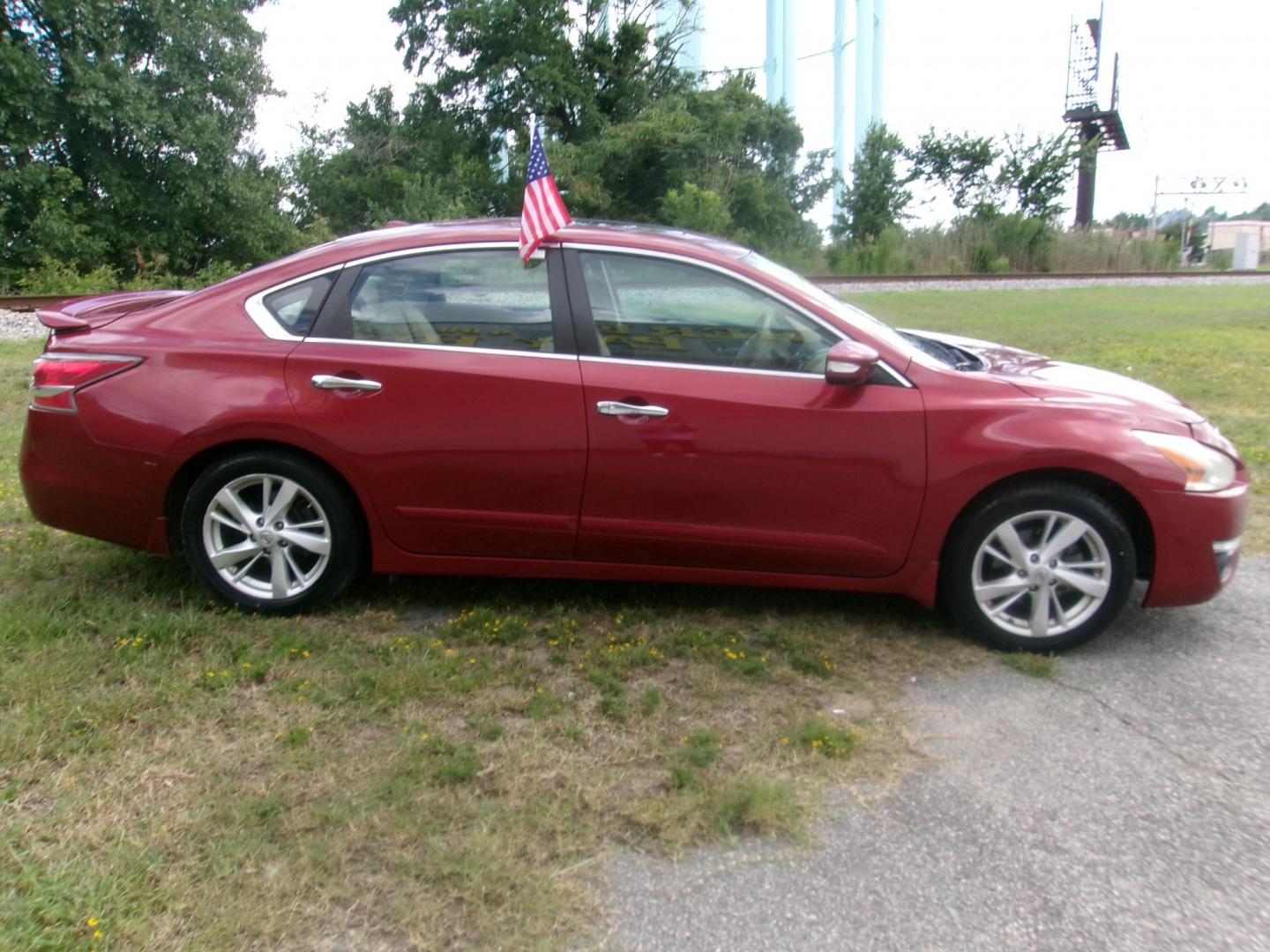 2015 Red Nissan Altima 2.5 S (1N4AL3AP3FC) with an 2.5L L4 DOHC 16V engine, Continuously Variable Transmission transmission, located at 2553 Airline Blvd, Portsmouth, VA, 23701, (757) 488-8331, 36.813889, -76.357597 - ***VEHICLE TERMS*** Down Payment: $999 Weekly Payment: $115 APR: 23.9% Repayment Terms: 42 Months *** CALL ELIZABETH SMITH - DIRECTOR OF MARKETING @ 757-488-8331 TO SCHEDULE YOUR APPOINTMENT TODAY AND GET PRE-APPROVED RIGHT OVER THE PHONE*** - Photo#4
